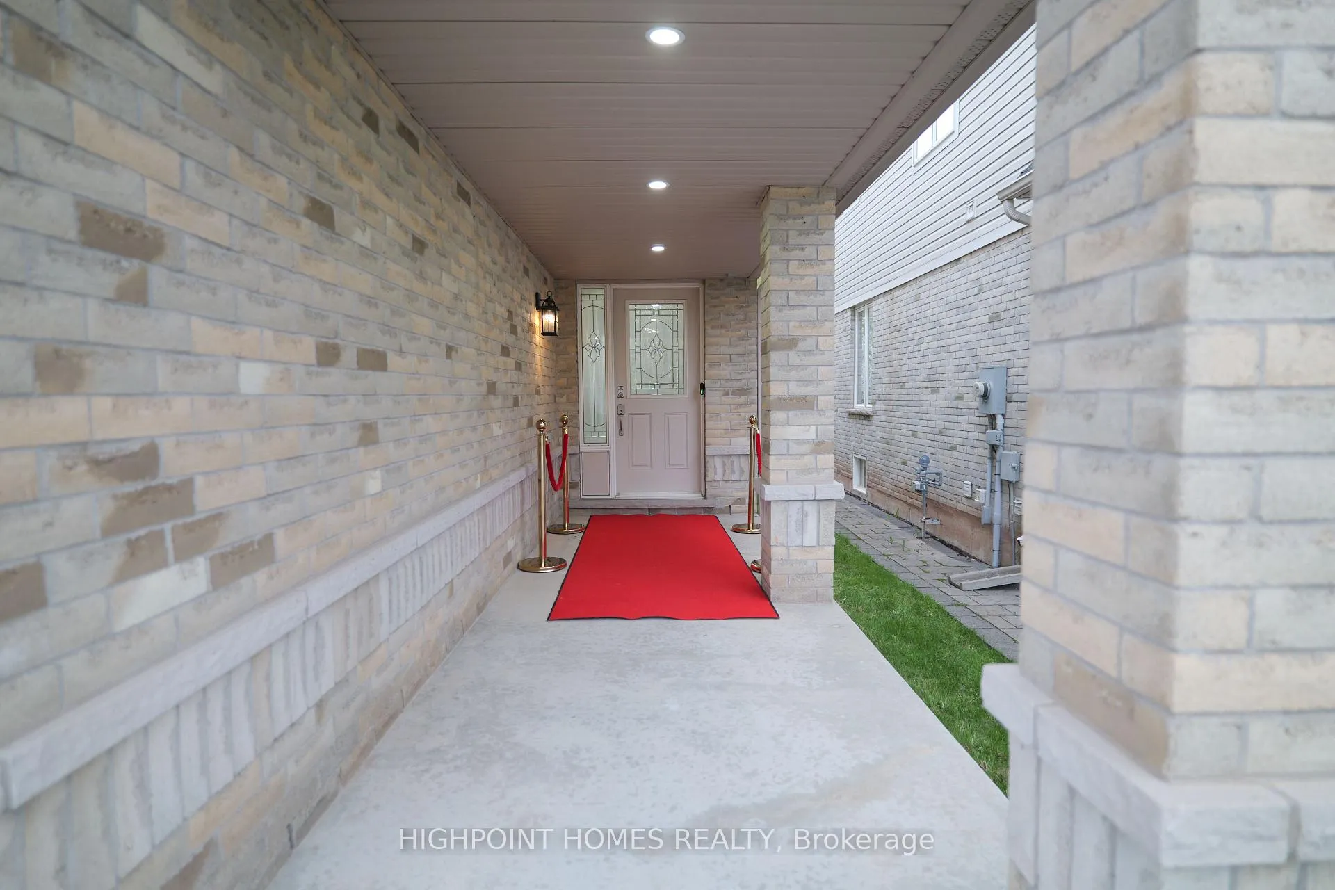 Photo 3 of 4236 Saunders Crescent, Burlington, Rose — HOMEH
