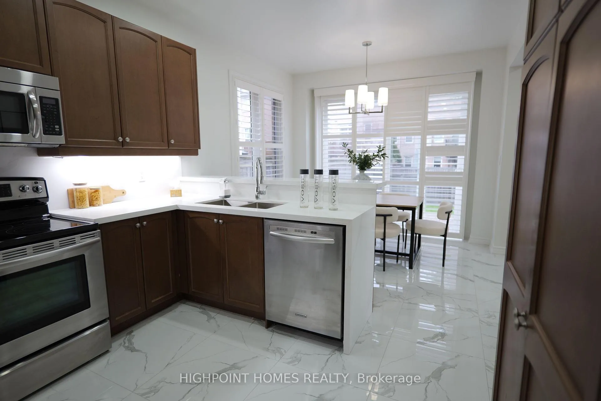 Photo 4 of 4236 Saunders Crescent, Burlington, Rose — HOMEH