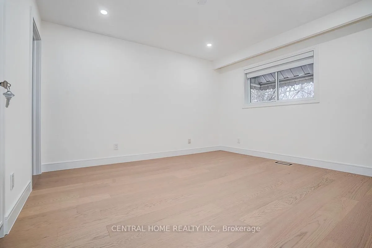 Photo 11 of Unit Main, 23 Bakerdale Road, Markham, Bullock — HOMEH