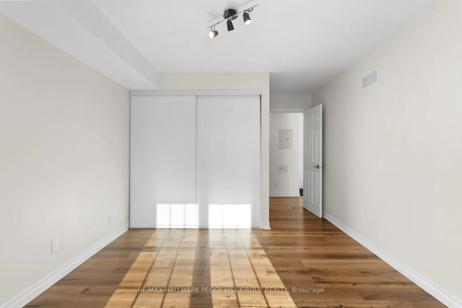 Photo 10 of Unit 307, 49 Jacobs Terrace, Barrie, Allandale — HOMEH