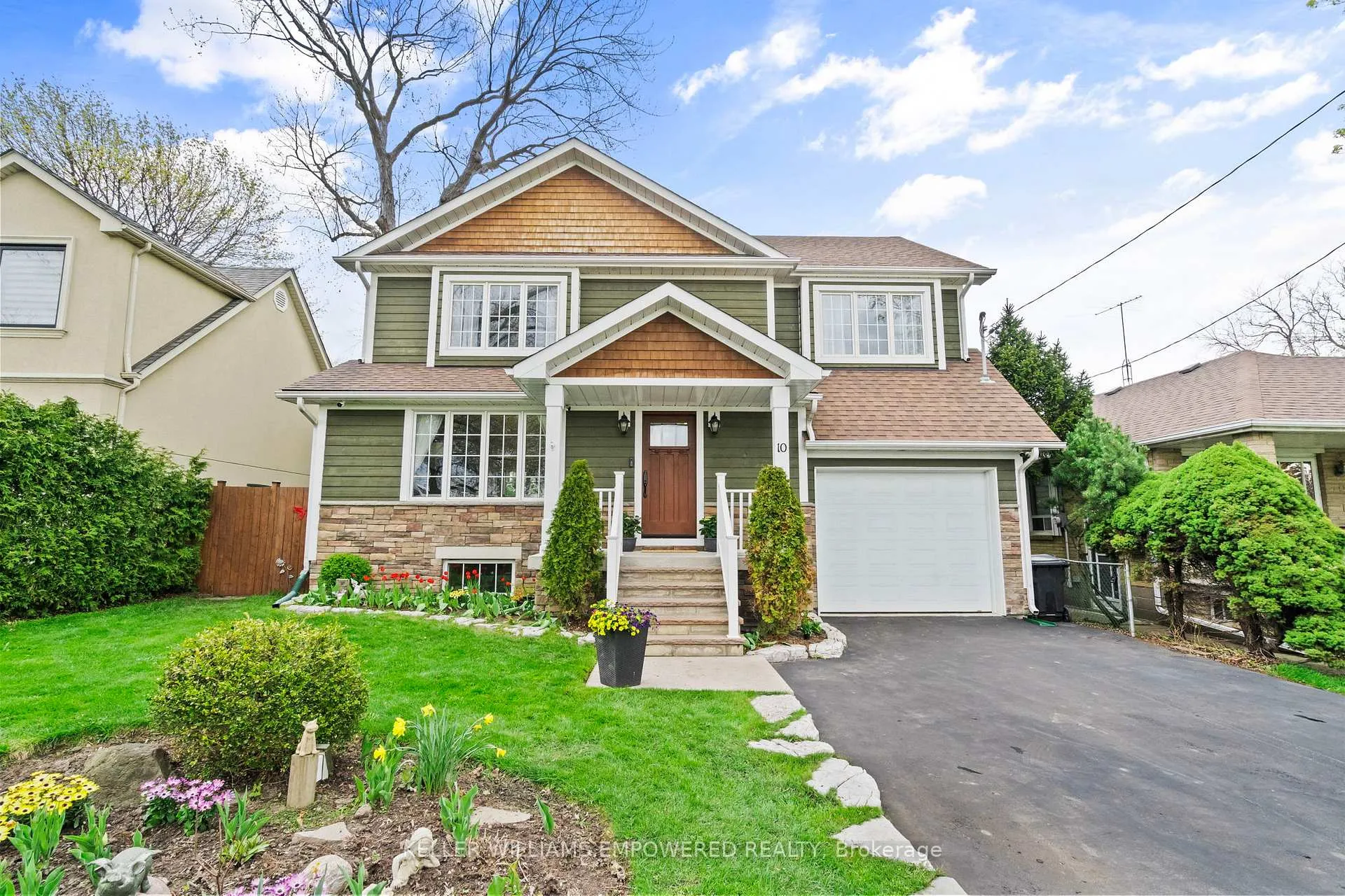 Photo 2 of 10 Athol Avenue, Etobicoke, Stonegate-Queensway — HOMEH
