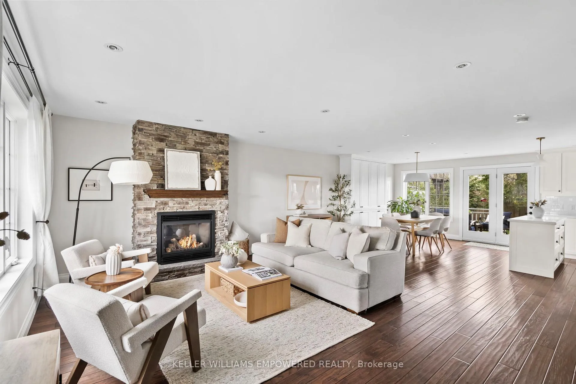 Photo 3 of 10 Athol Avenue, Etobicoke, Stonegate-Queensway — HOMEH