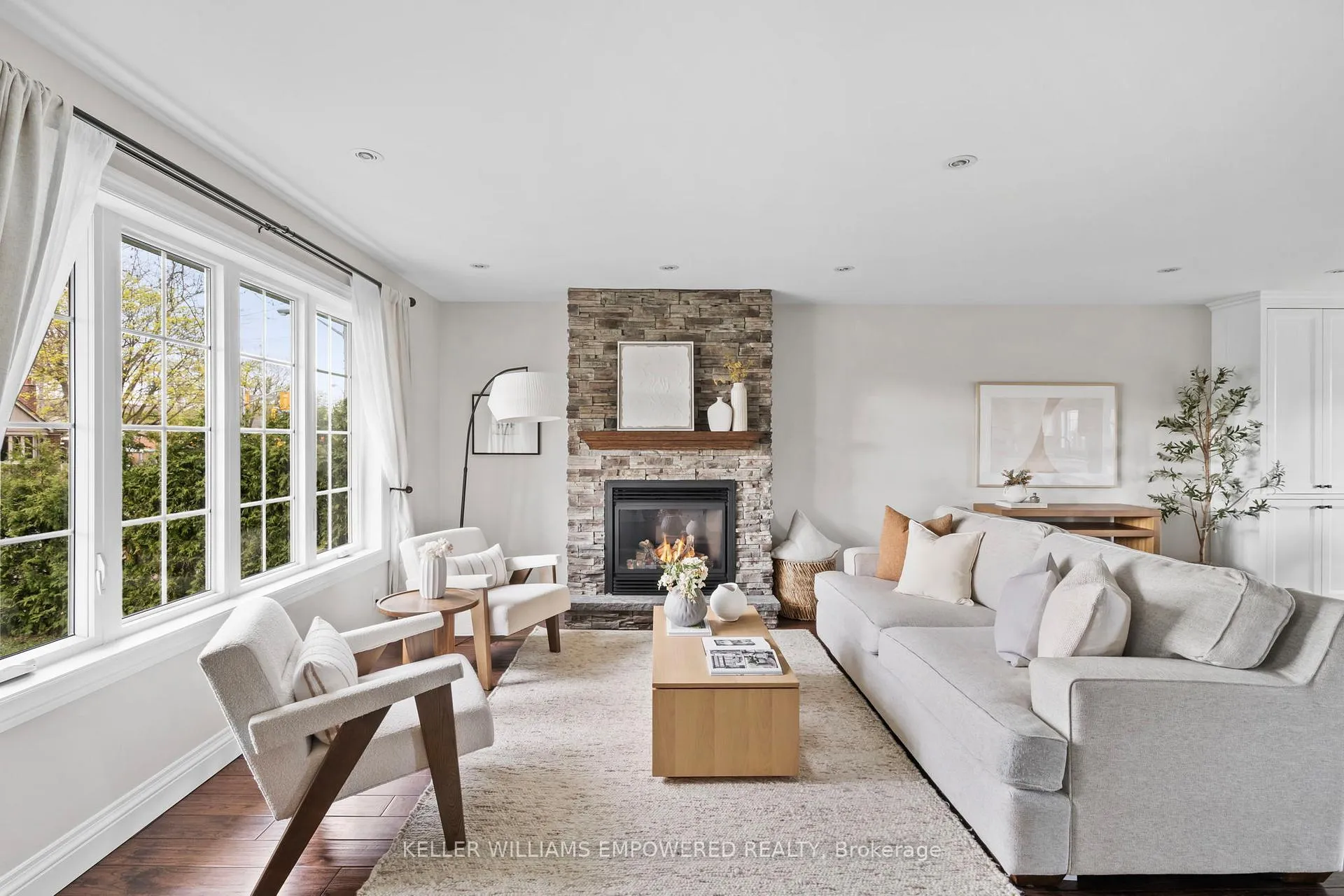Photo 4 of 10 Athol Avenue, Etobicoke, Stonegate-Queensway — HOMEH