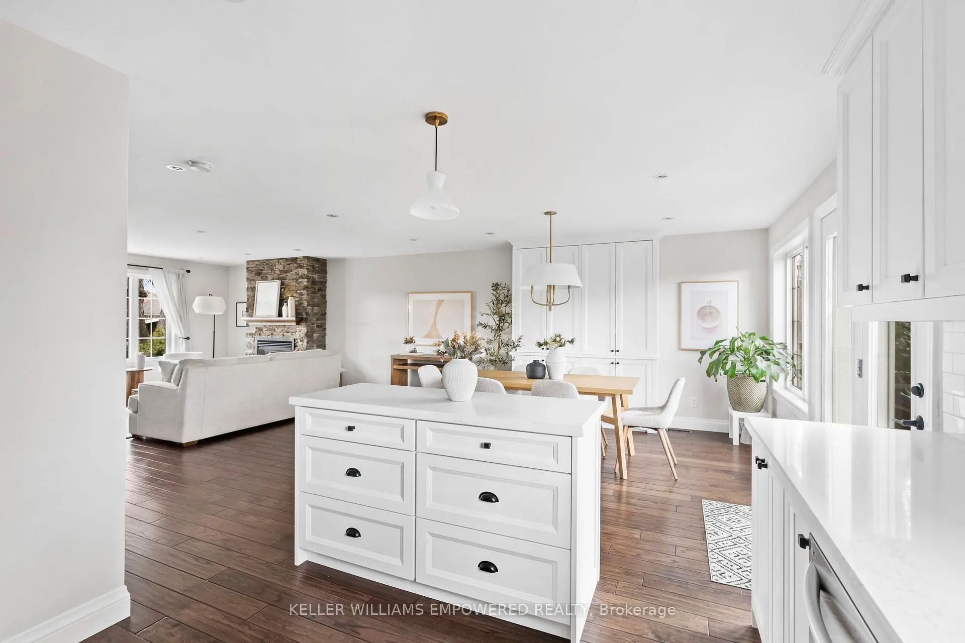 Photo 11 of 10 Athol Avenue, Etobicoke, Stonegate-Queensway — HOMEH