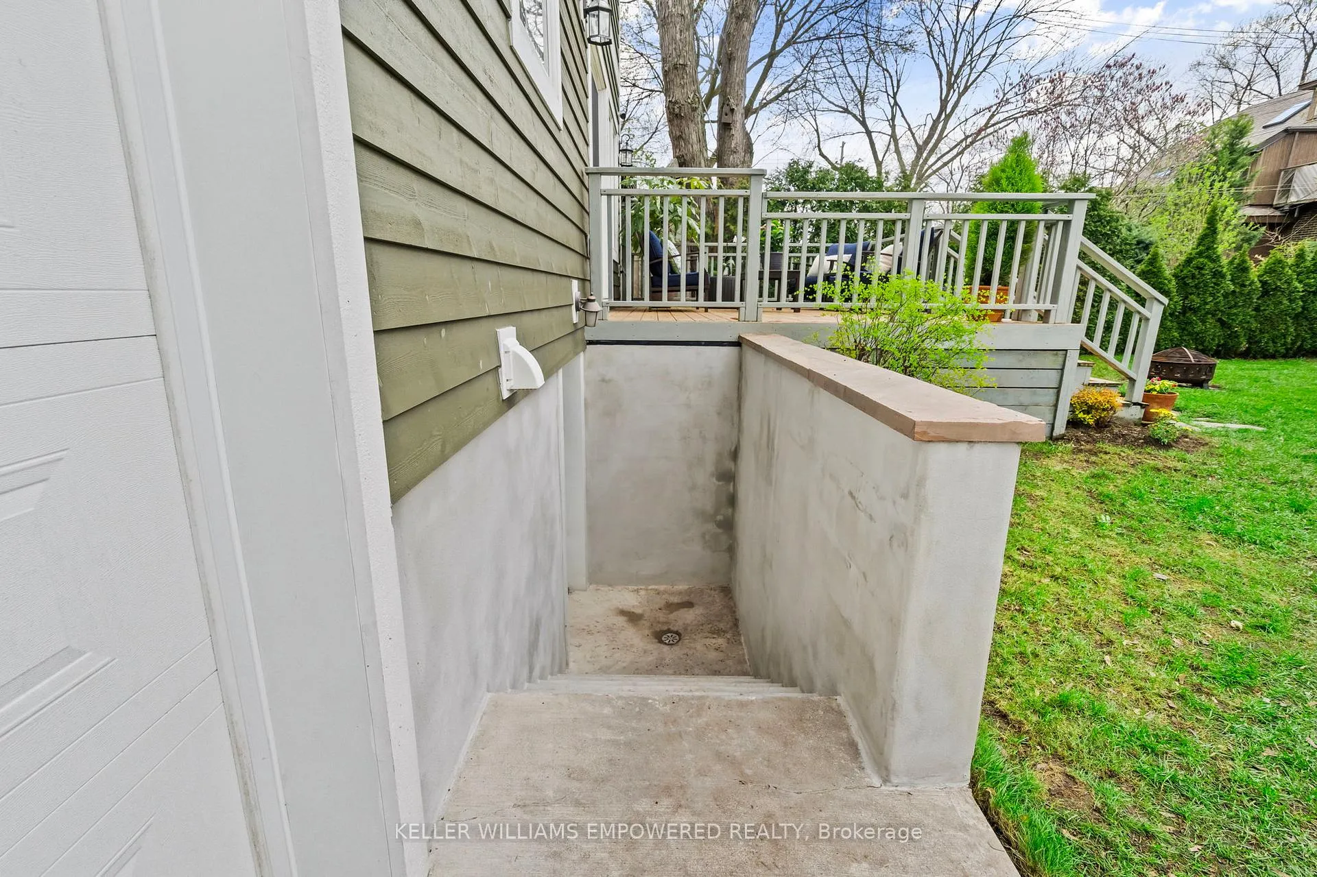Photo 37 of 10 Athol Avenue, Etobicoke, Stonegate-Queensway — HOMEH