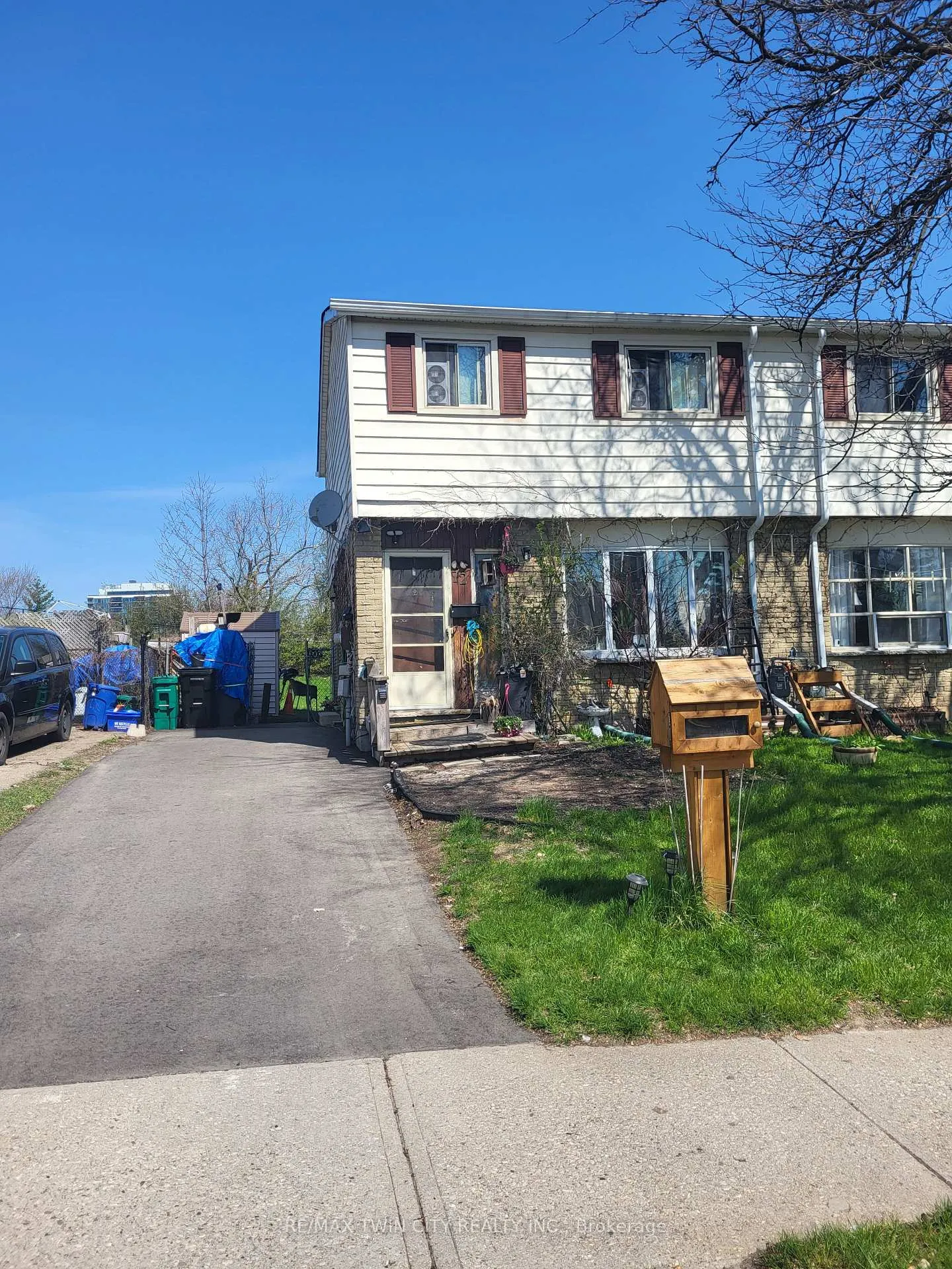 Photo 2 of 72 Timberlane Crescent S, Kitchener — HOMEH