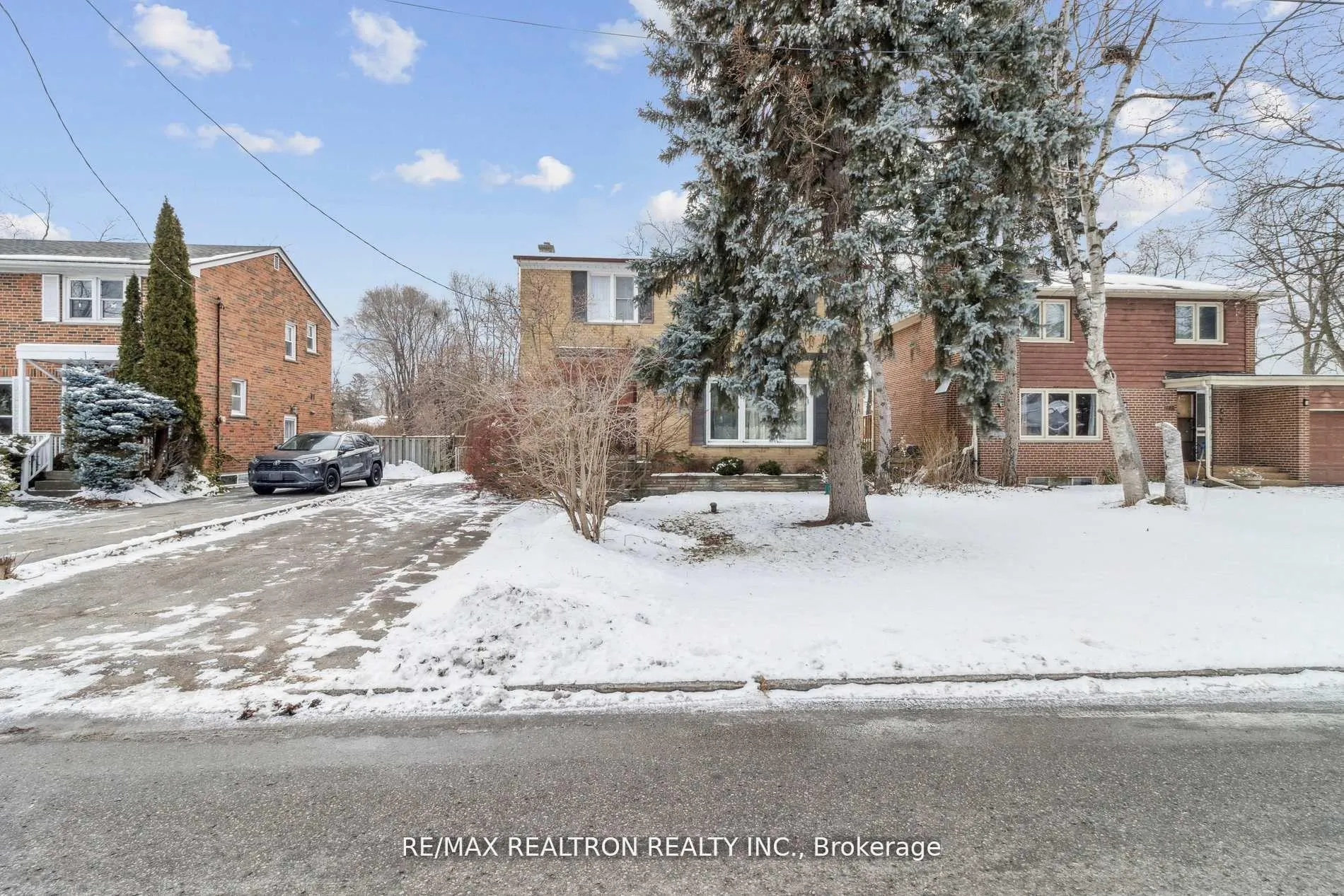 Photo 2 of 139 Yorkview Drive, North York, Willowdale West — HOMEH