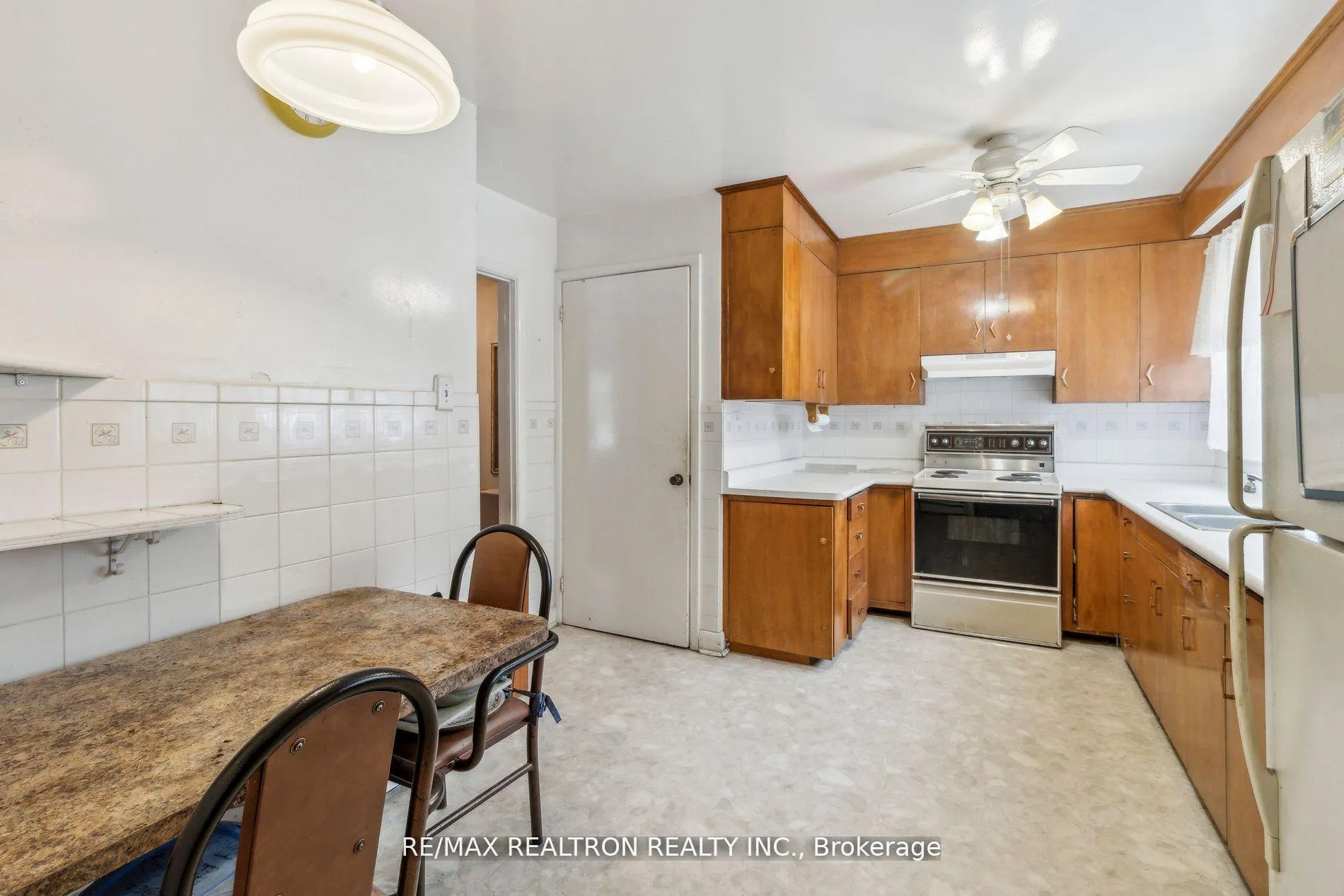 Photo 8 of 139 Yorkview Drive, North York, Willowdale West — HOMEH