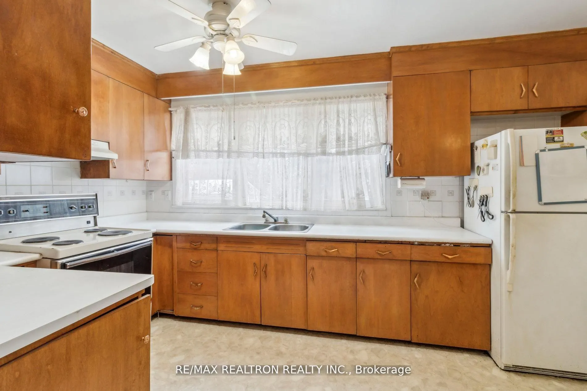 Photo 9 of 139 Yorkview Drive, North York, Willowdale West — HOMEH