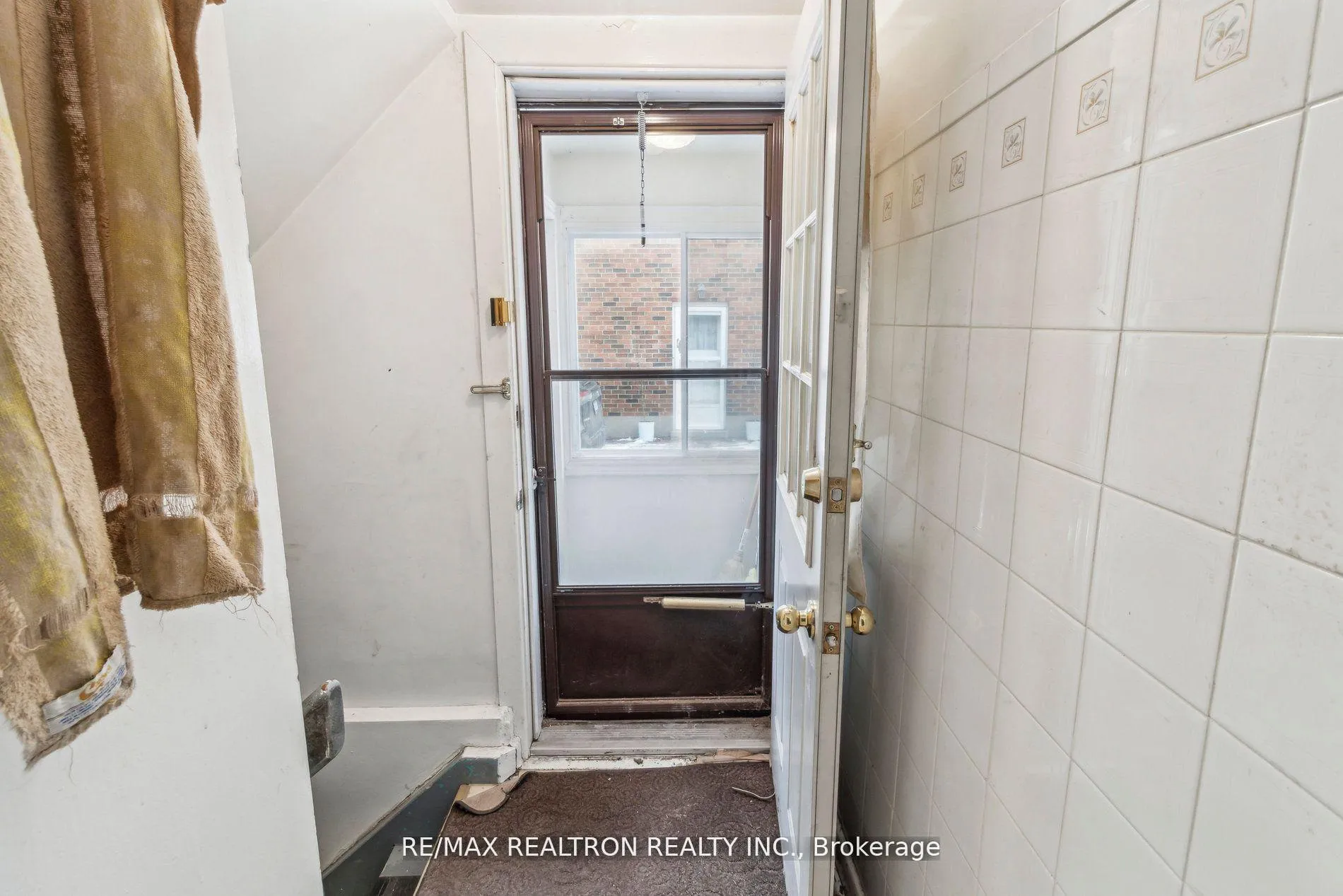 Photo 26 of 139 Yorkview Drive, North York, Willowdale West — HOMEH