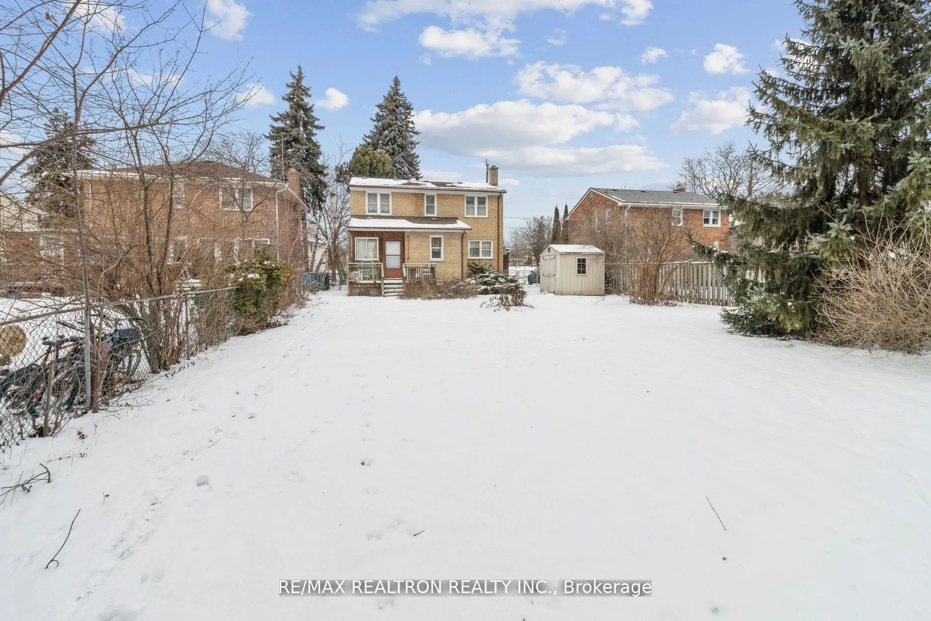 Photo 32 of 139 Yorkview Drive, North York, Willowdale West — HOMEH