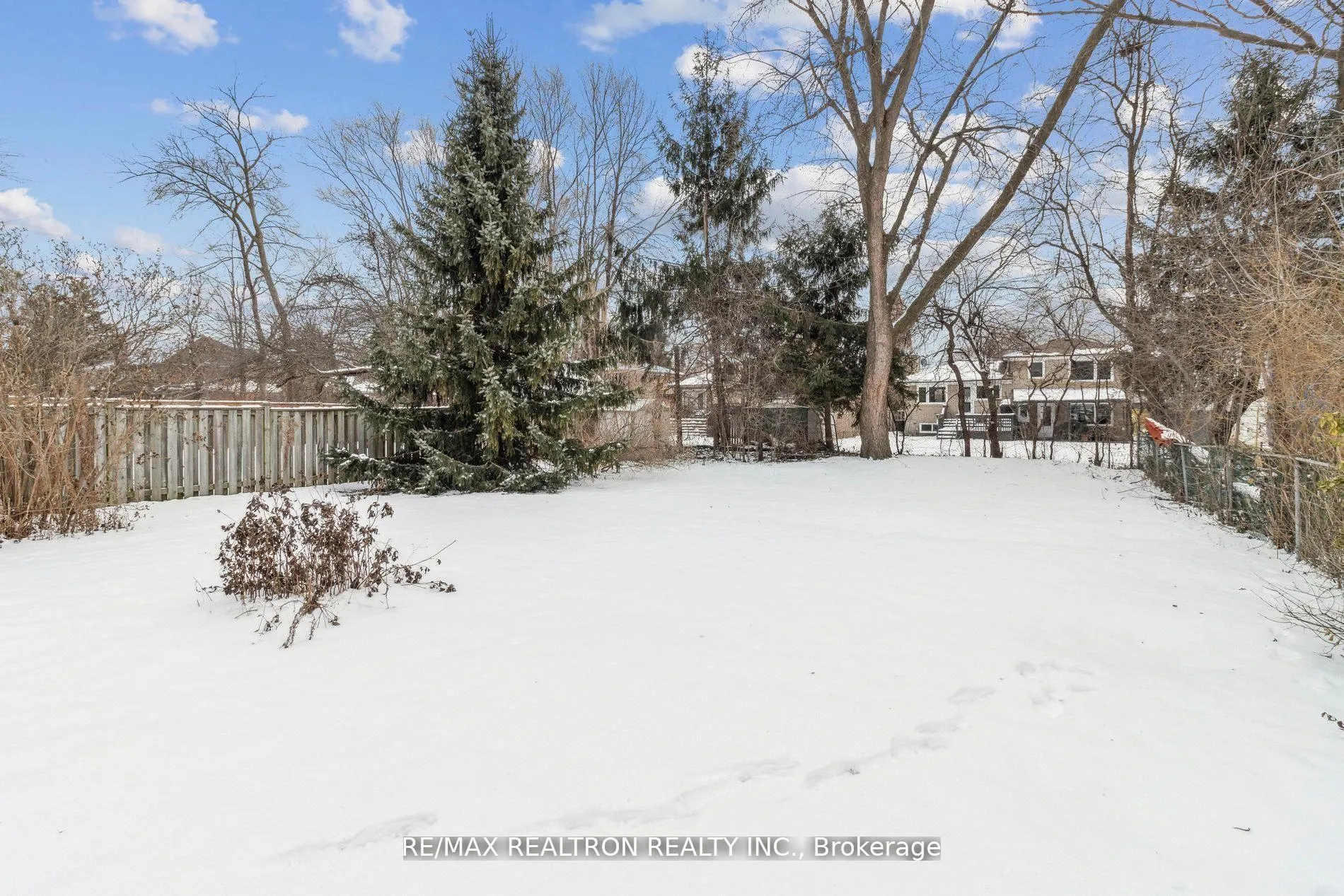Photo 39 of 139 Yorkview Drive, North York, Willowdale West — HOMEH