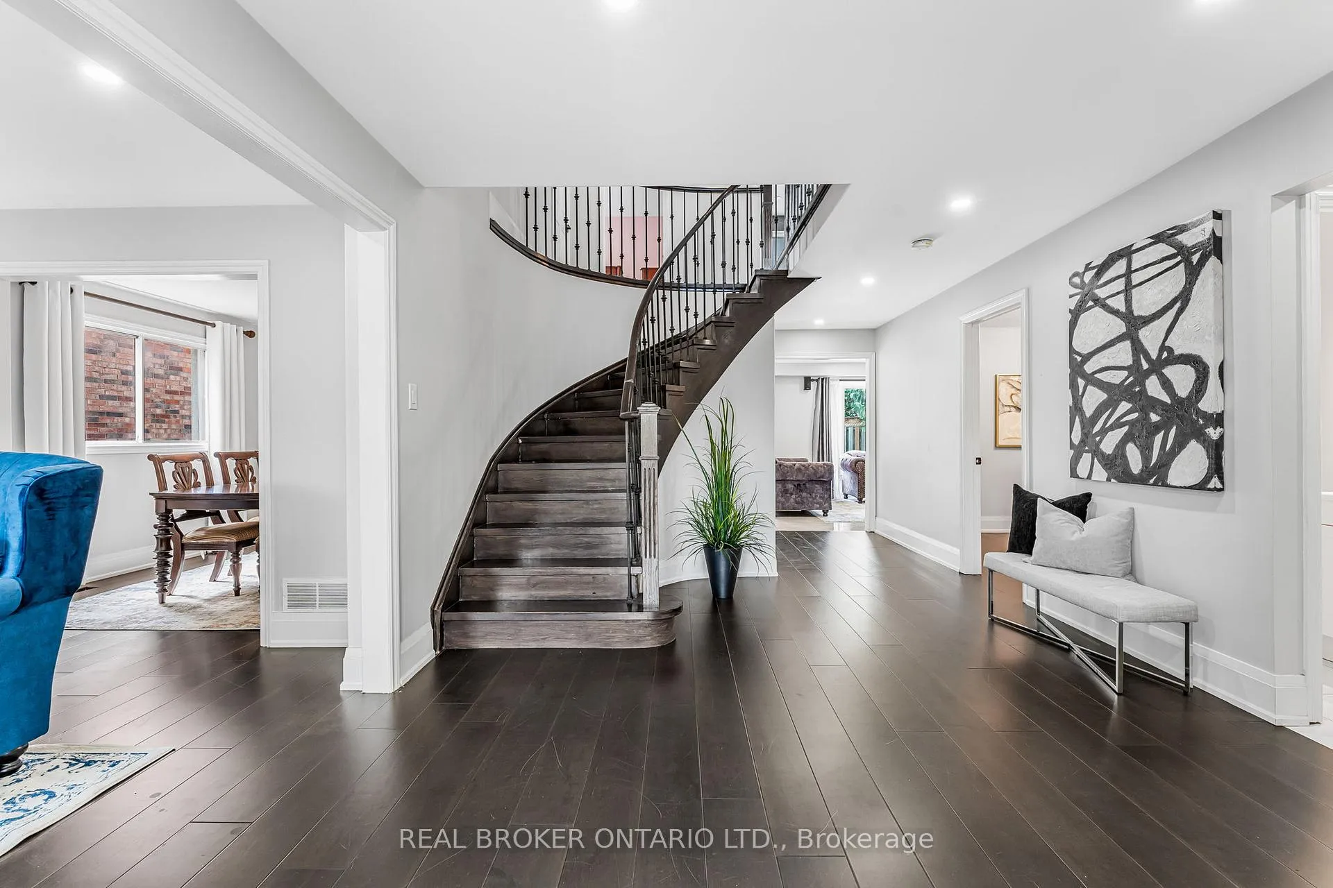 Photo 3 of 1221 Creekside Drive, Oakville, Wedgewood Creek — HOMEH