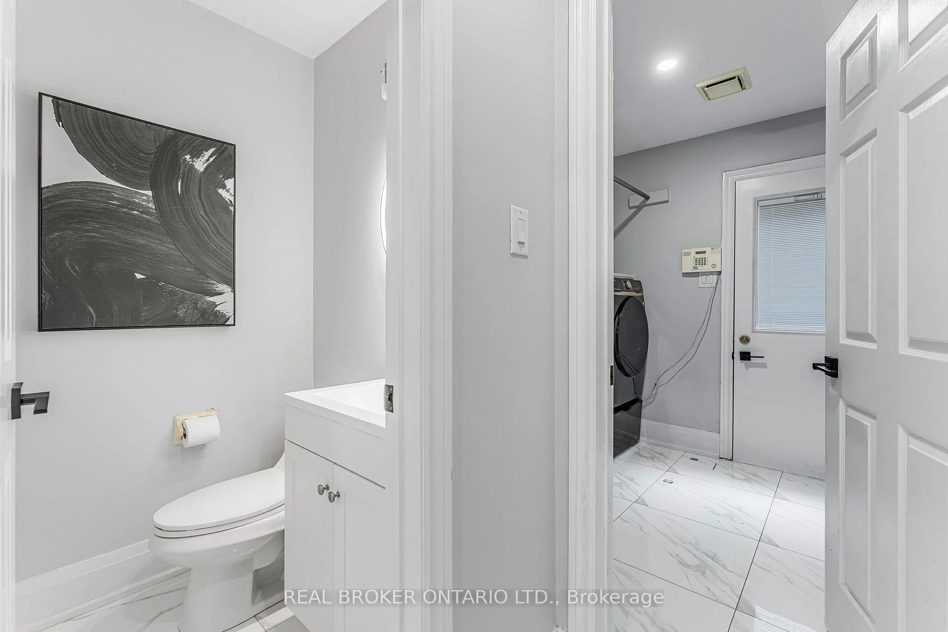 Photo 4 of 1221 Creekside Drive, Oakville, Wedgewood Creek — HOMEH