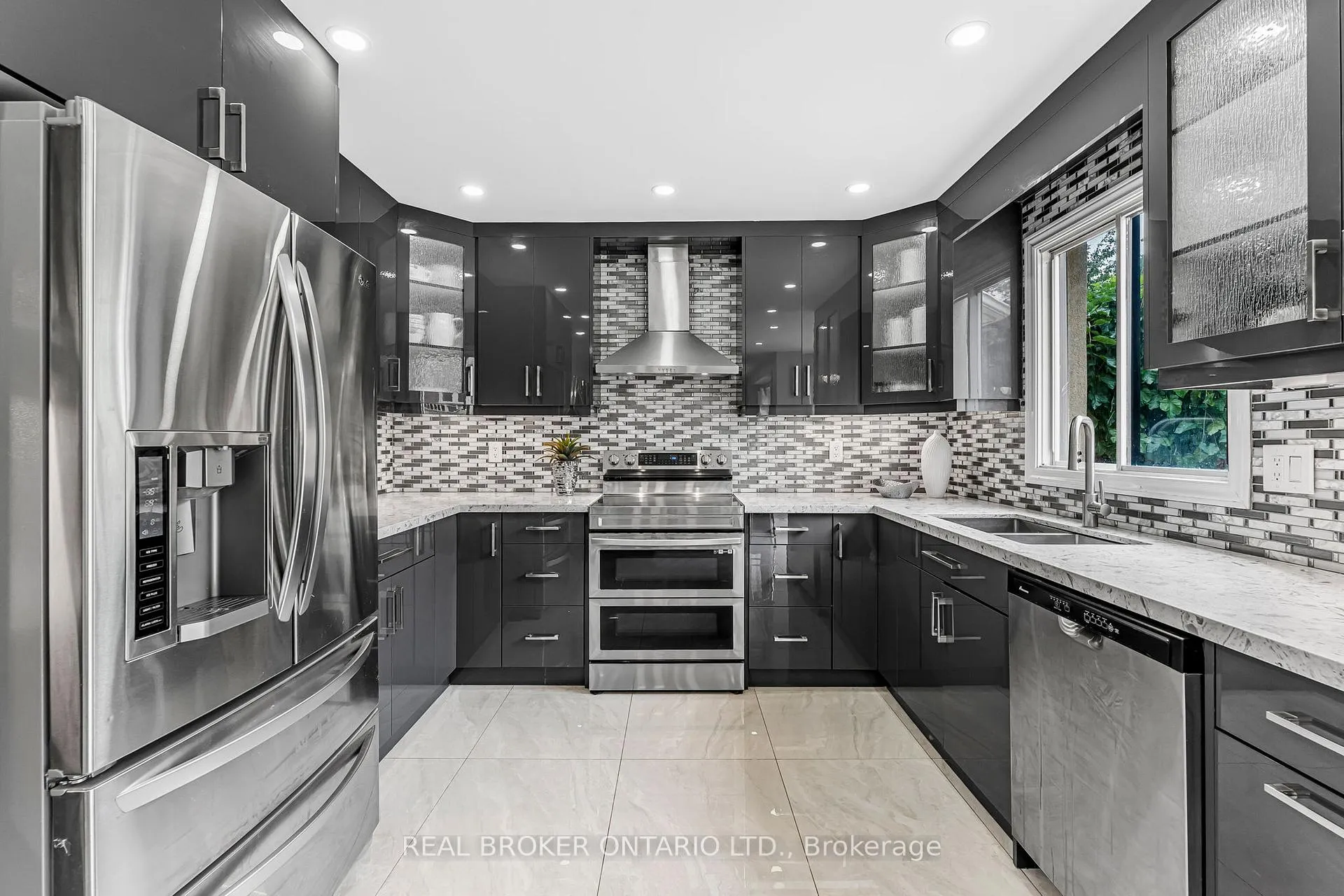 Photo 8 of 1221 Creekside Drive, Oakville, Wedgewood Creek — HOMEH