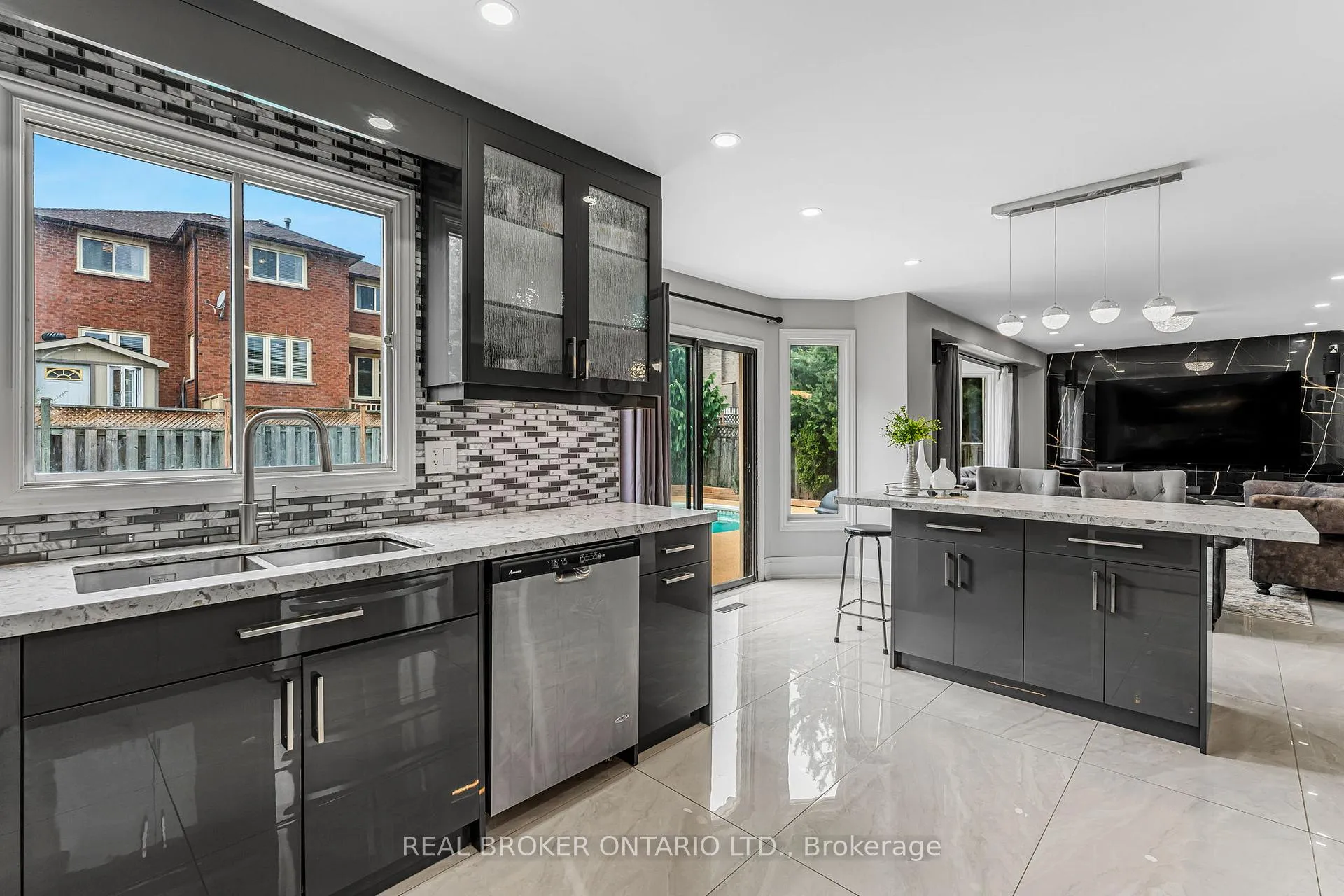 Photo 10 of 1221 Creekside Drive, Oakville, Wedgewood Creek — HOMEH