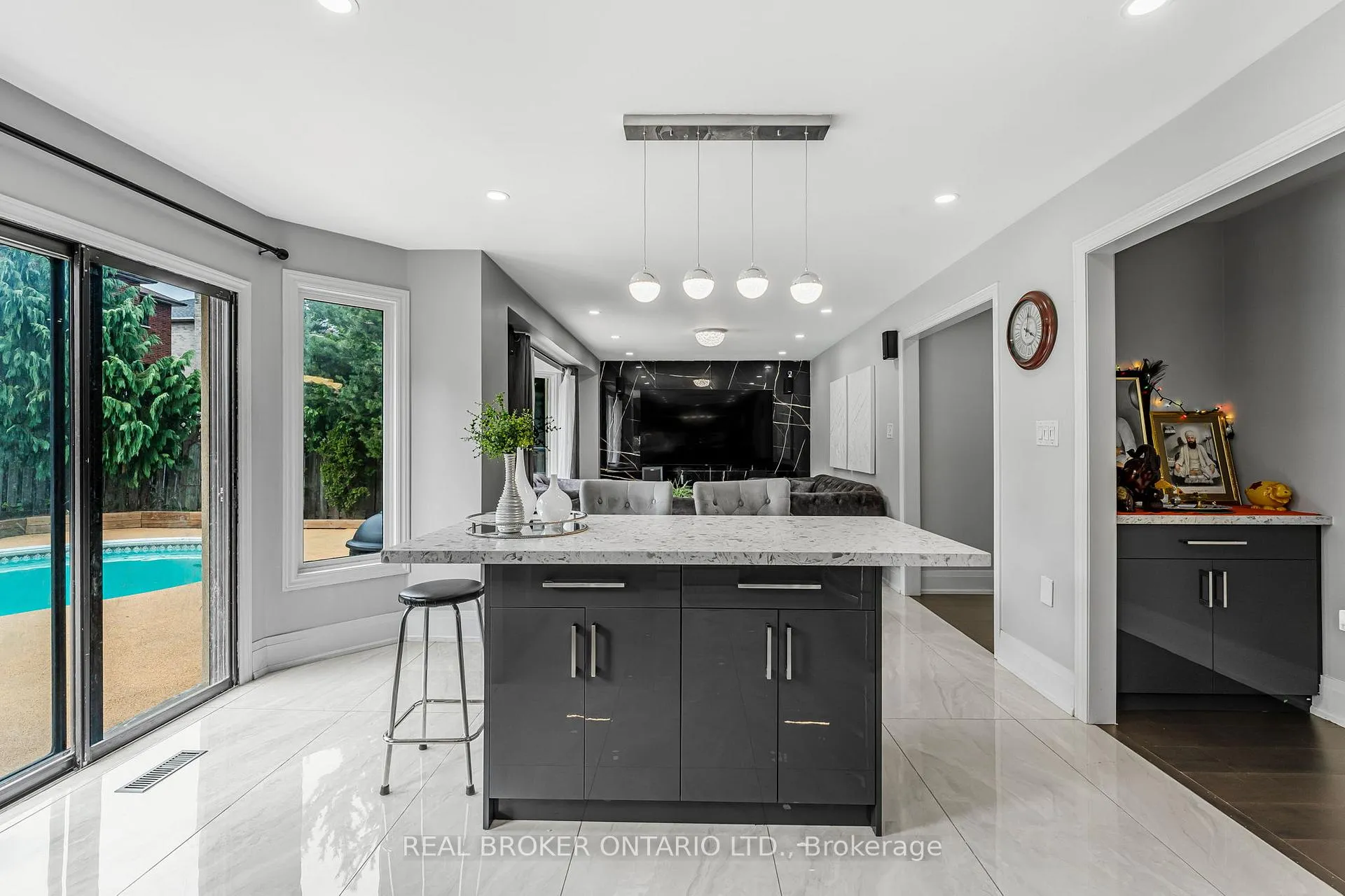 Photo 11 of 1221 Creekside Drive, Oakville, Wedgewood Creek — HOMEH