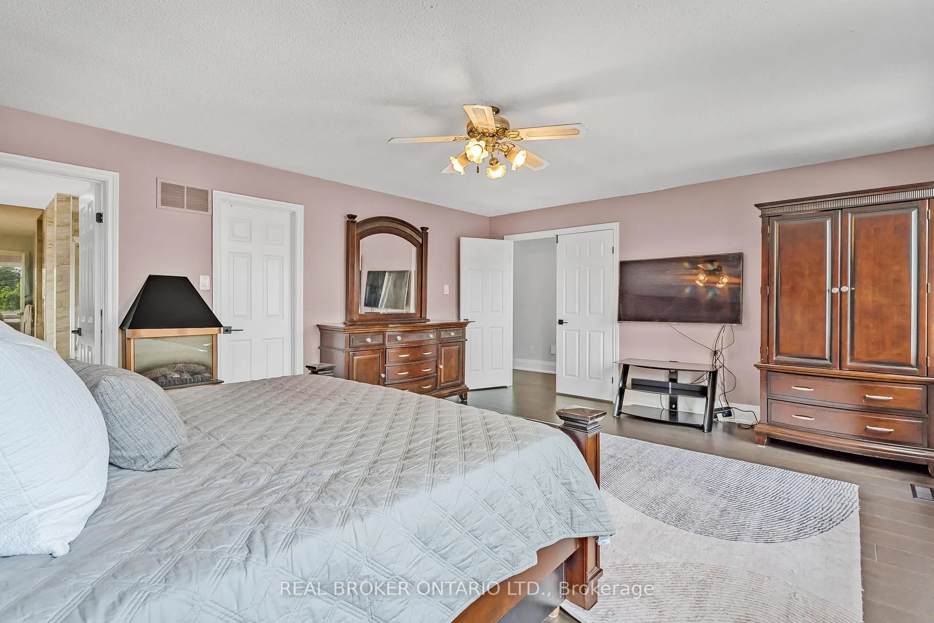 Photo 18 of 1221 Creekside Drive, Oakville, Wedgewood Creek — HOMEH