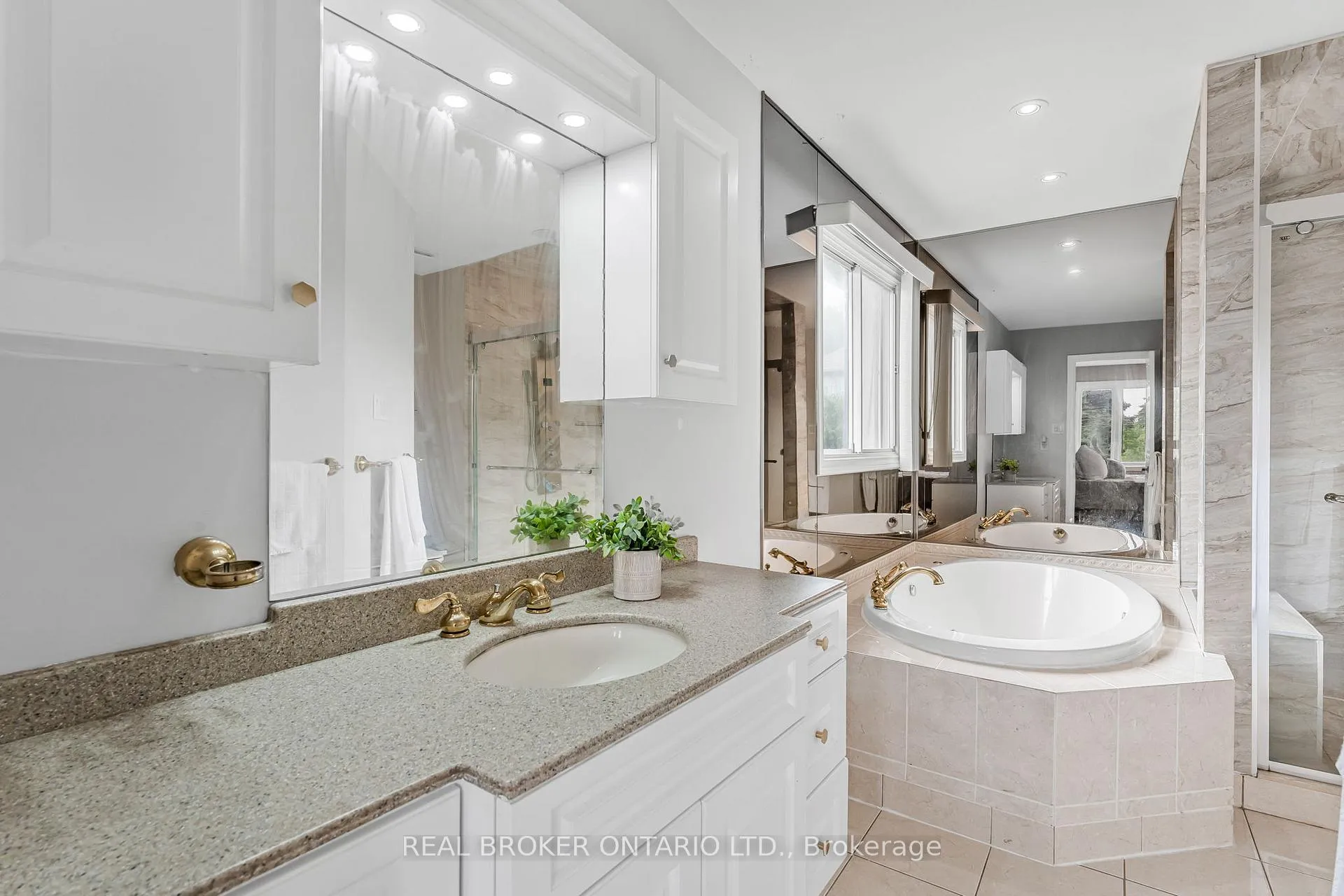 Photo 19 of 1221 Creekside Drive, Oakville, Wedgewood Creek — HOMEH
