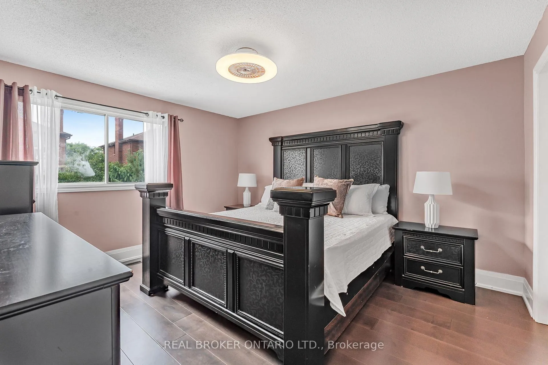 Photo 22 of 1221 Creekside Drive, Oakville, Wedgewood Creek — HOMEH