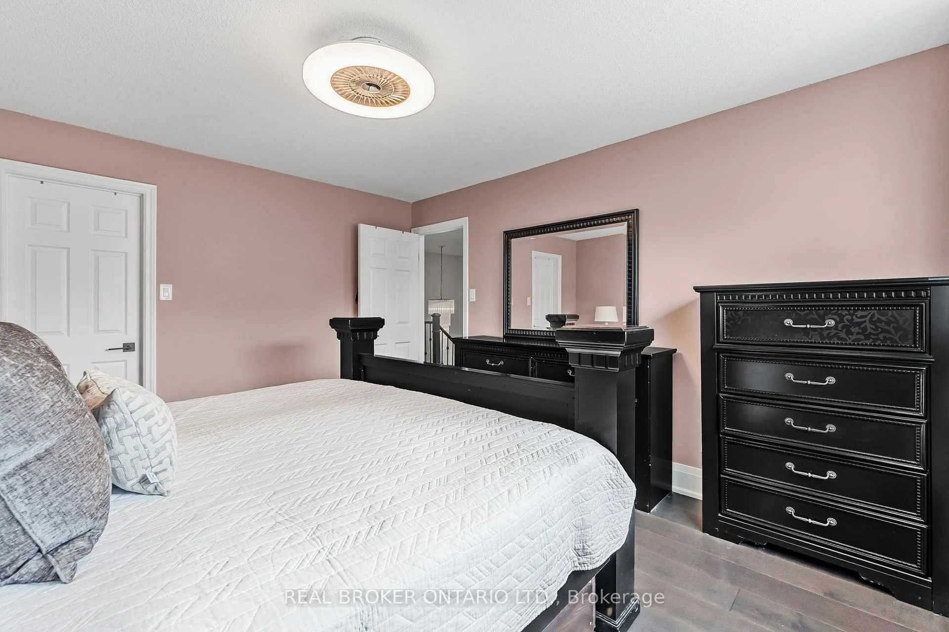 Photo 23 of 1221 Creekside Drive, Oakville, Wedgewood Creek — HOMEH