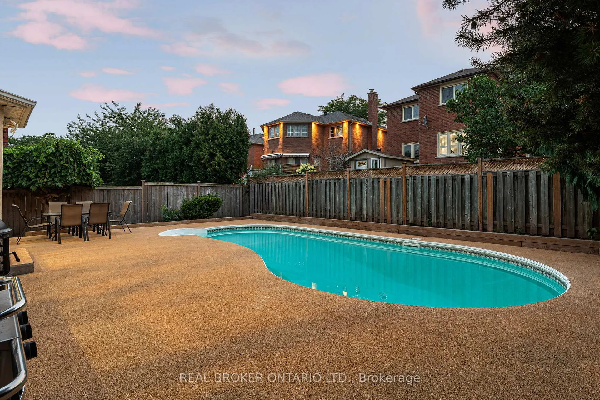 Photo 36 of 1221 Creekside Drive, Oakville, Wedgewood Creek — HOMEH