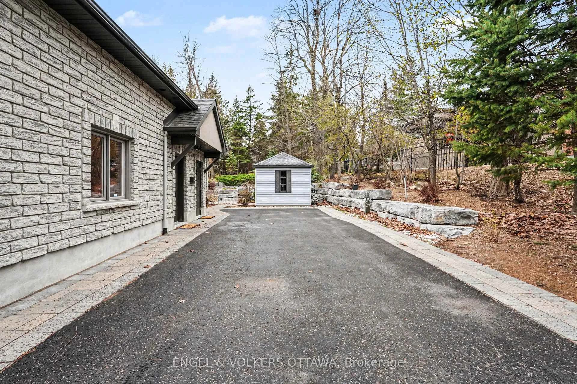 Photo 4 of Unit B, 63 Rothwell Drive, Ottawa, Rothwell Heights — HOMEH