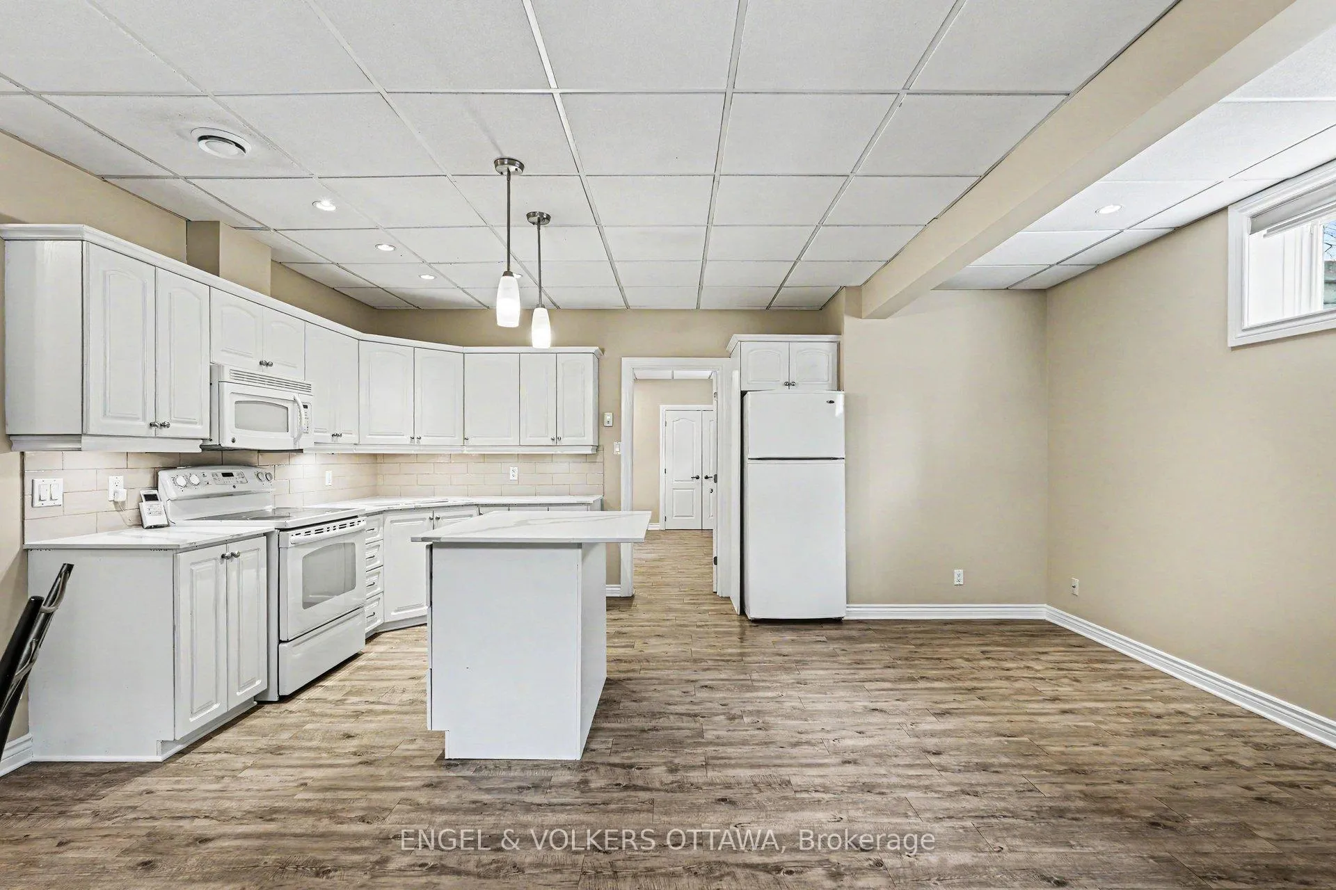 Photo 14 of Unit B, 63 Rothwell Drive, Ottawa, Rothwell Heights — HOMEH