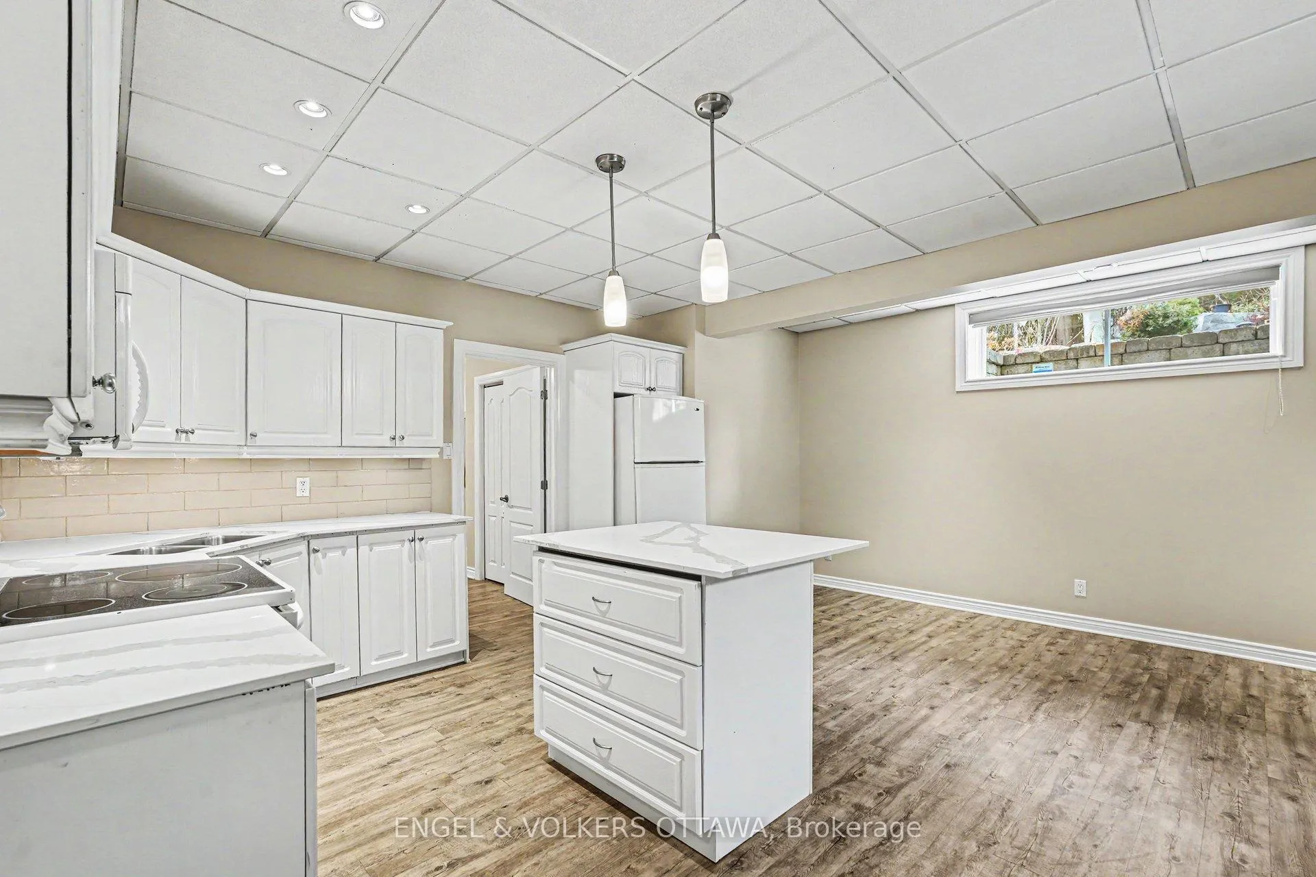 Photo 15 of Unit B, 63 Rothwell Drive, Ottawa, Rothwell Heights — HOMEH