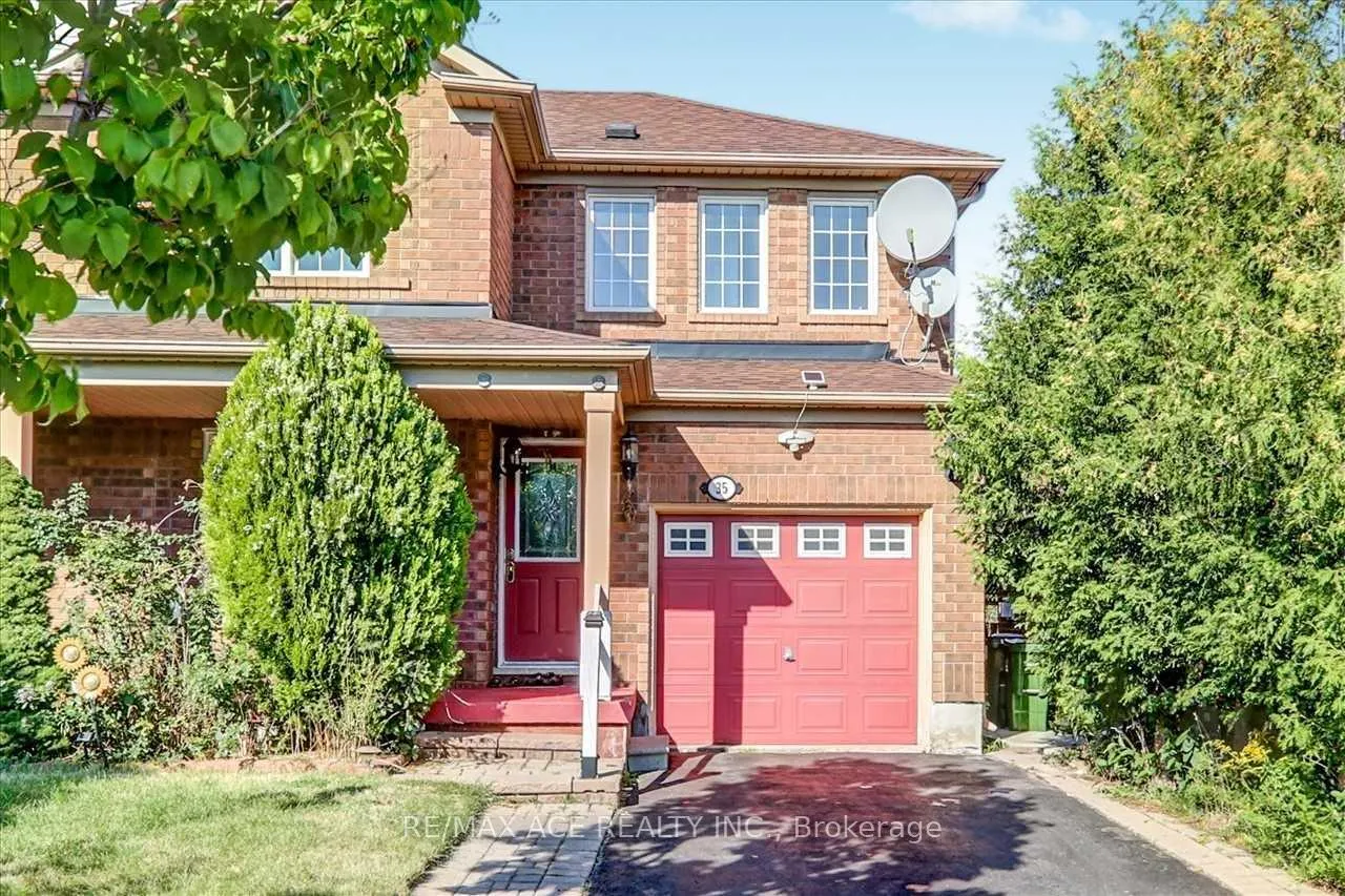 Front of 35 Pitchpine Drive