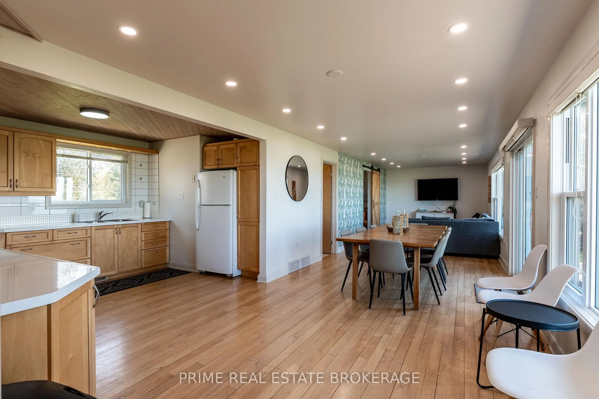 Photo 5 of 71899 Sunridge Crescent, Bluewater, Hay — HOMEH