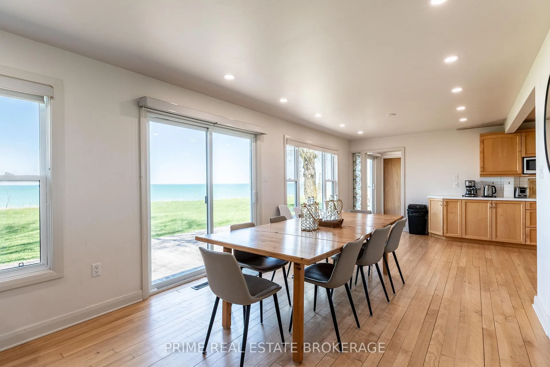 Photo 9 of 71899 Sunridge Crescent, Bluewater, Hay — HOMEH