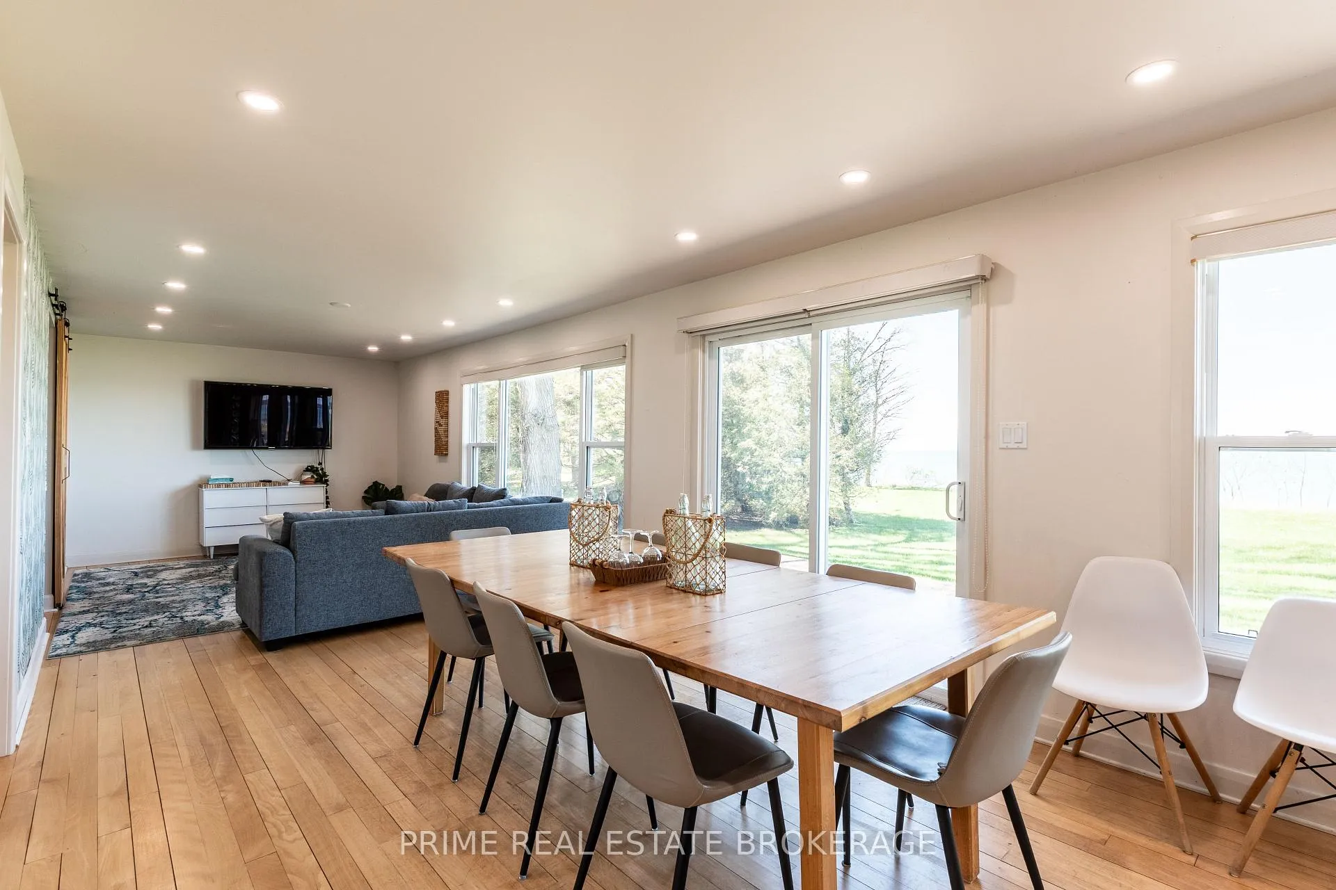 Photo 10 of 71899 Sunridge Crescent, Bluewater, Hay — HOMEH