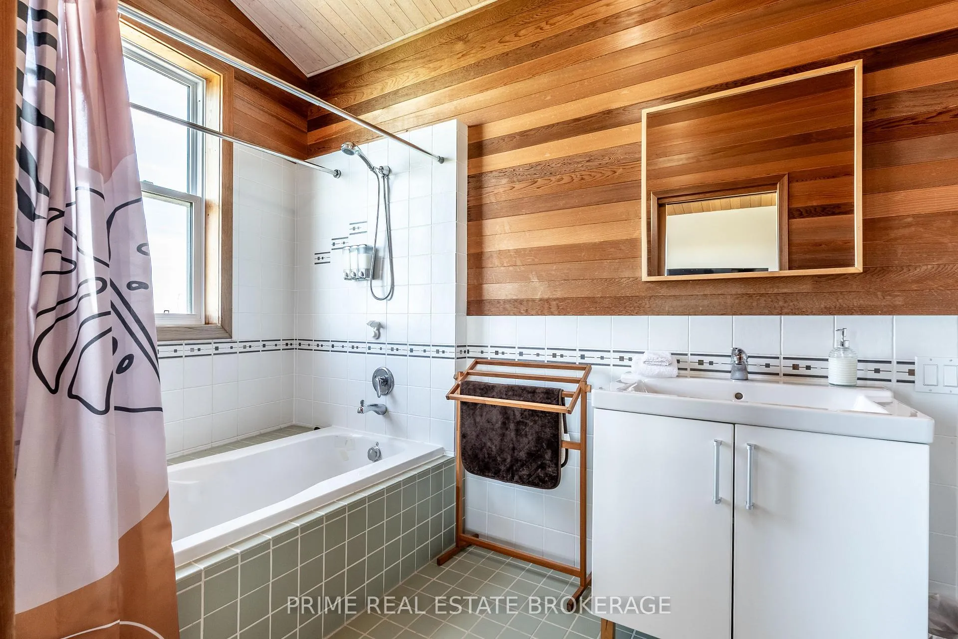 Photo 29 of 71899 Sunridge Crescent, Bluewater, Hay — HOMEH