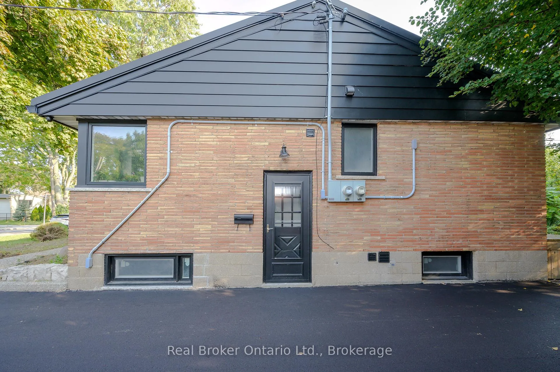 Photo 2 of Unit Upper, 39 Westminster Avenue, Hamilton, Westcliffe — HOMEH