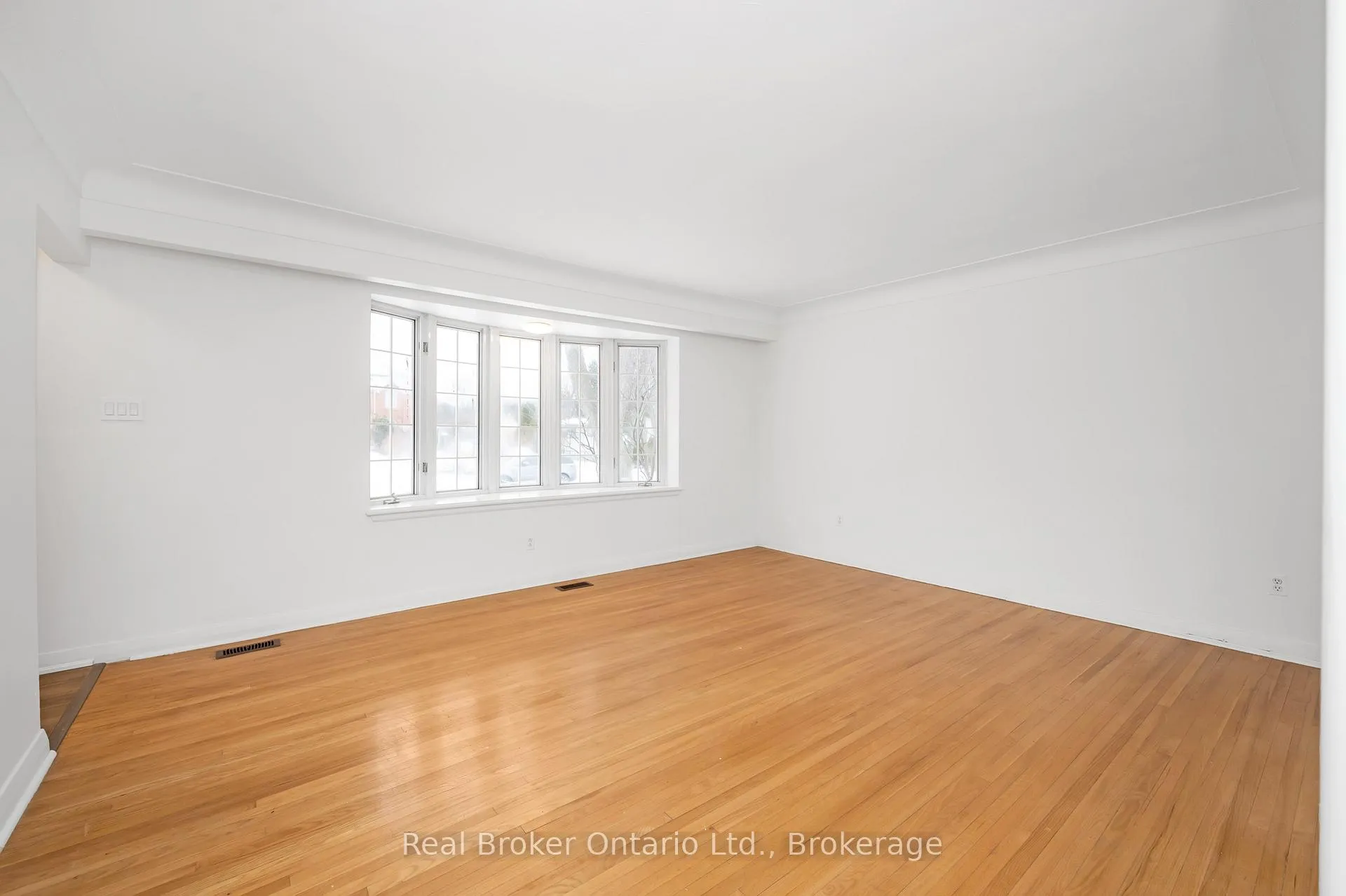 Photo 3 of Unit Upper, 39 Westminster Avenue, Hamilton, Westcliffe — HOMEH