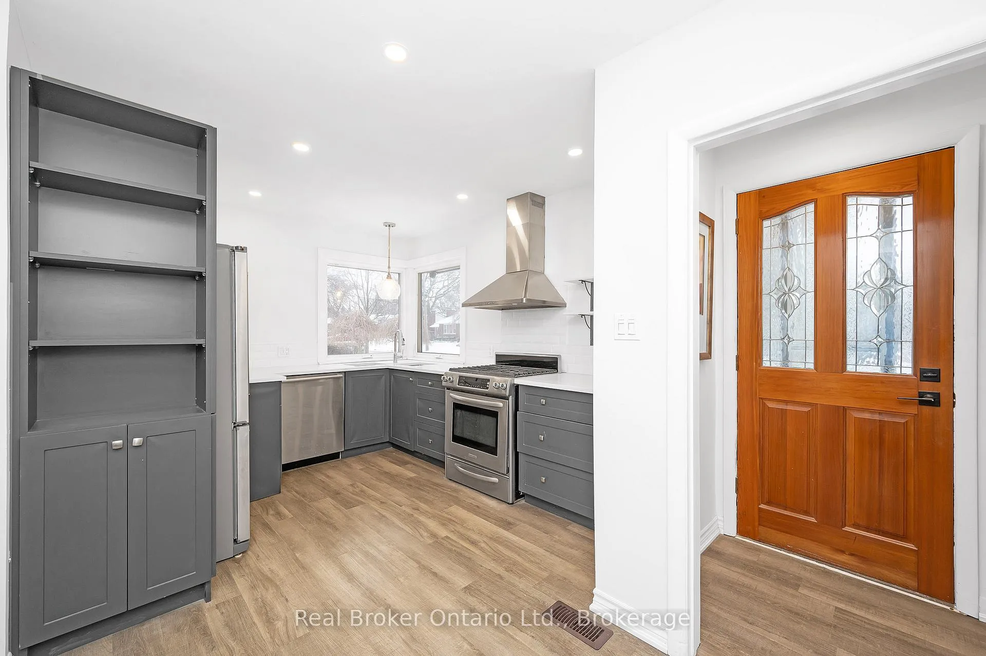 Photo 5 of Unit Upper, 39 Westminster Avenue, Hamilton, Westcliffe — HOMEH