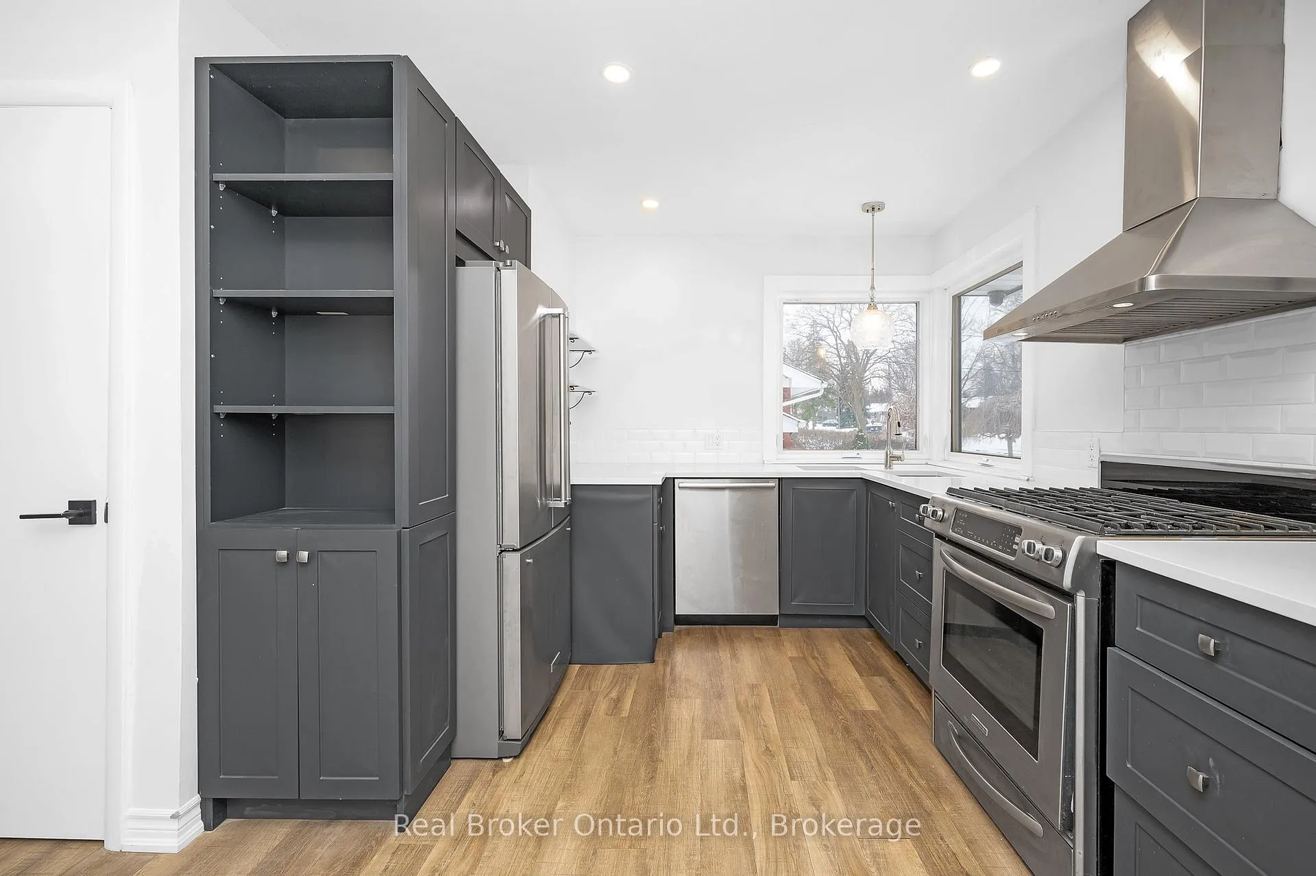 Photo 6 of Unit Upper, 39 Westminster Avenue, Hamilton, Westcliffe — HOMEH
