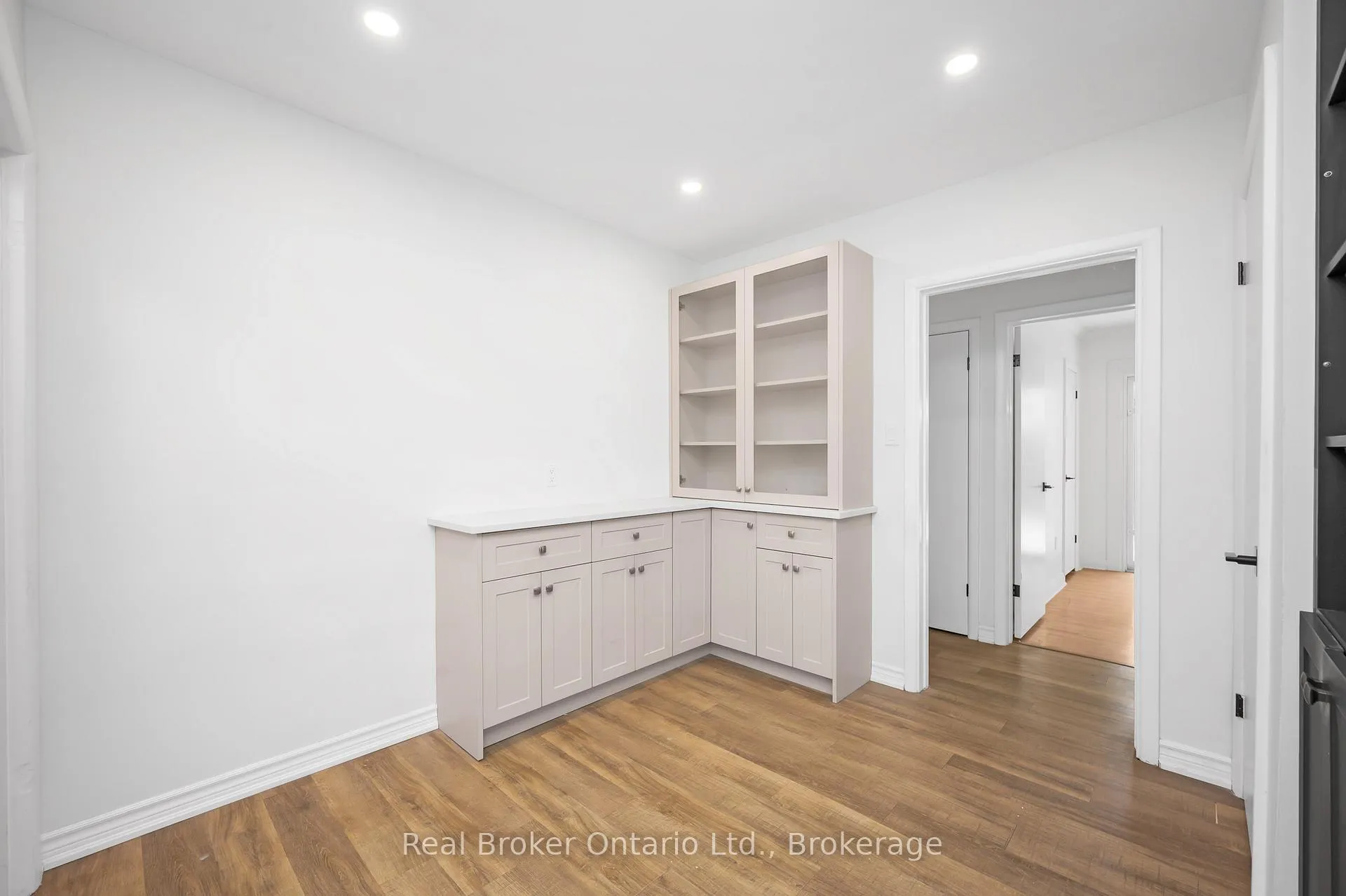 Photo 8 of Unit Upper, 39 Westminster Avenue, Hamilton, Westcliffe — HOMEH