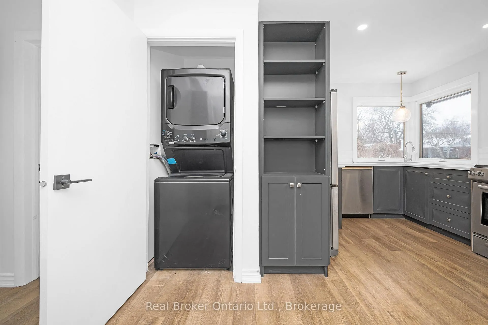 Photo 9 of Unit Upper, 39 Westminster Avenue, Hamilton, Westcliffe — HOMEH