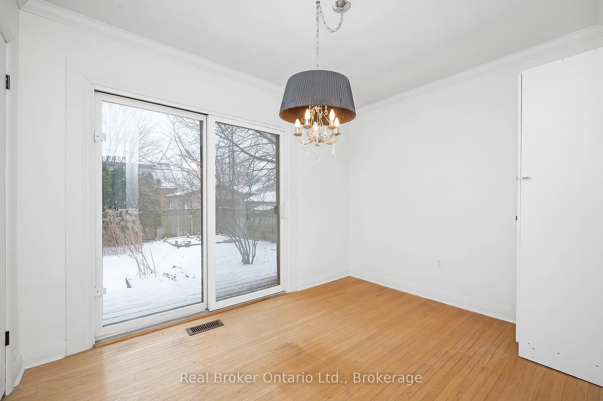 Photo 10 of Unit Upper, 39 Westminster Avenue, Hamilton, Westcliffe — HOMEH