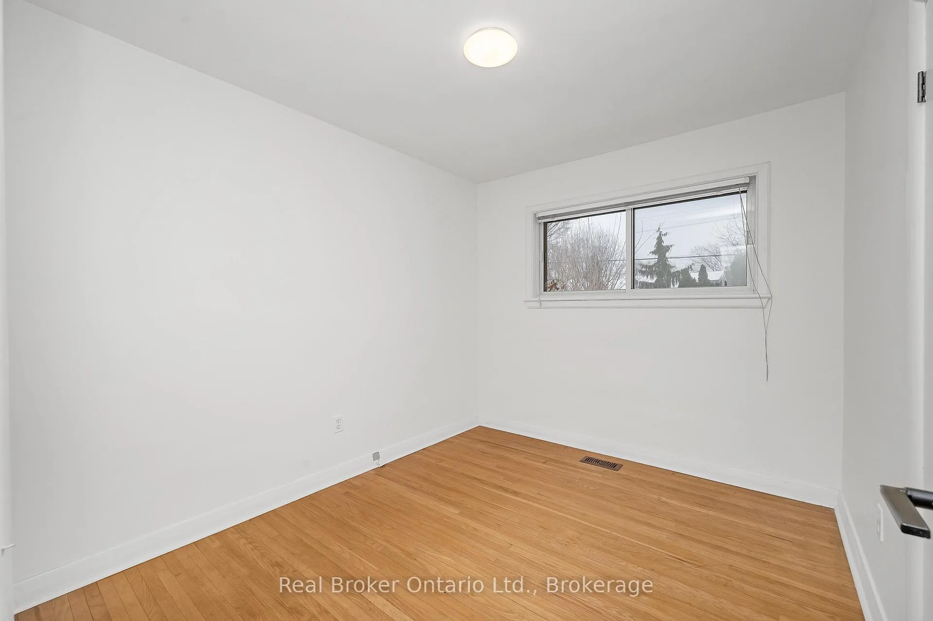 Photo 13 of Unit Upper, 39 Westminster Avenue, Hamilton, Westcliffe — HOMEH