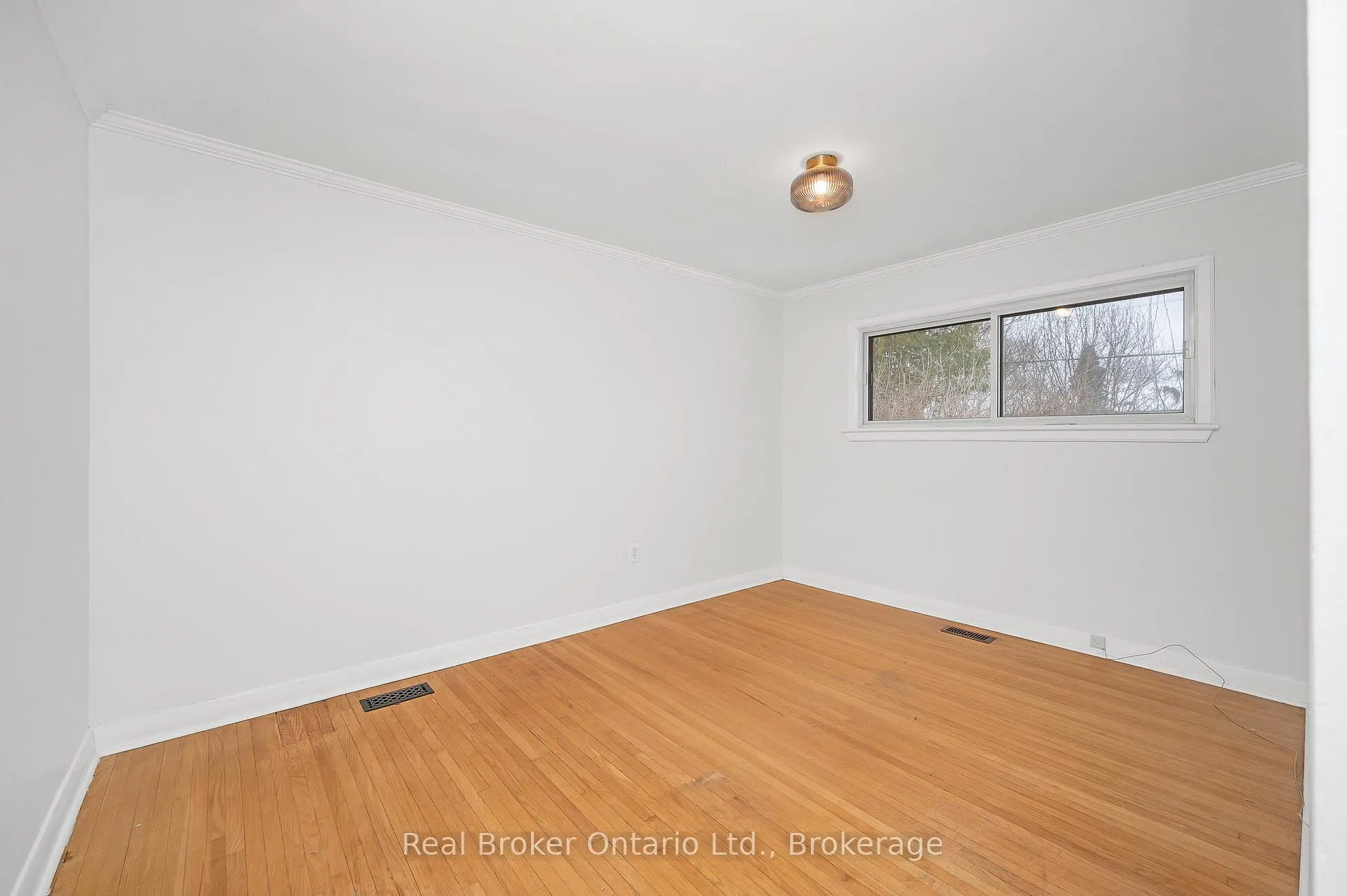 Photo 15 of Unit Upper, 39 Westminster Avenue, Hamilton, Westcliffe — HOMEH