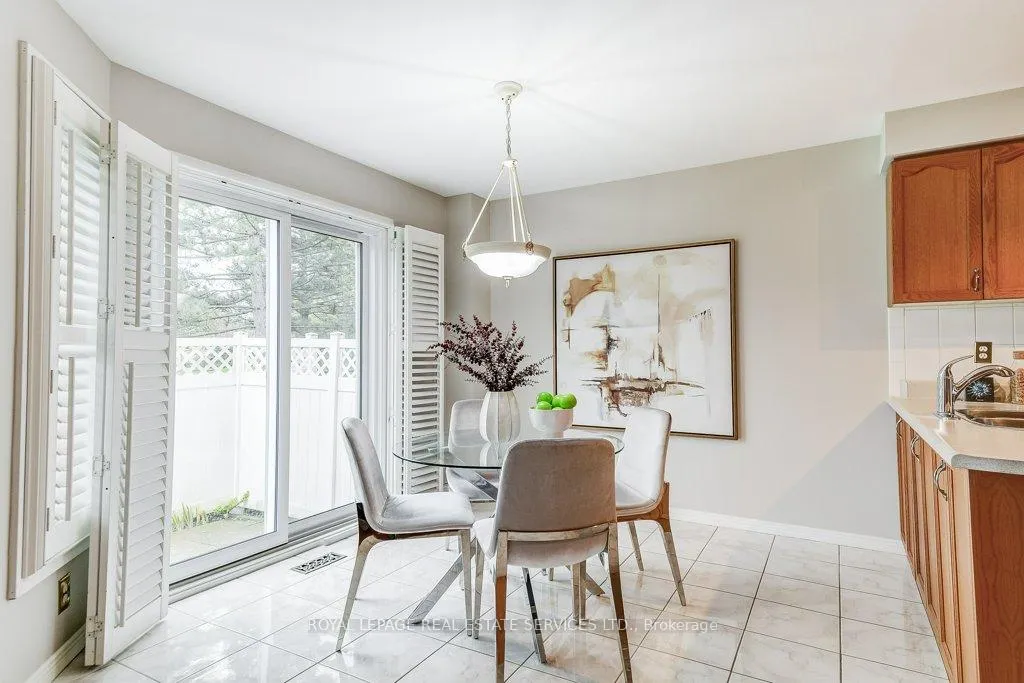 Photo 14 of Unit 14, 2103 Berwick Drive, Burlington, Rose — HOMEH