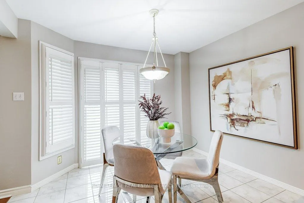 Photo 15 of Unit 14, 2103 Berwick Drive, Burlington, Rose — HOMEH