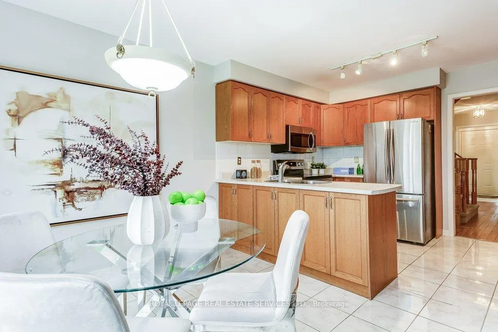 Photo 16 of Unit 14, 2103 Berwick Drive, Burlington, Rose — HOMEH