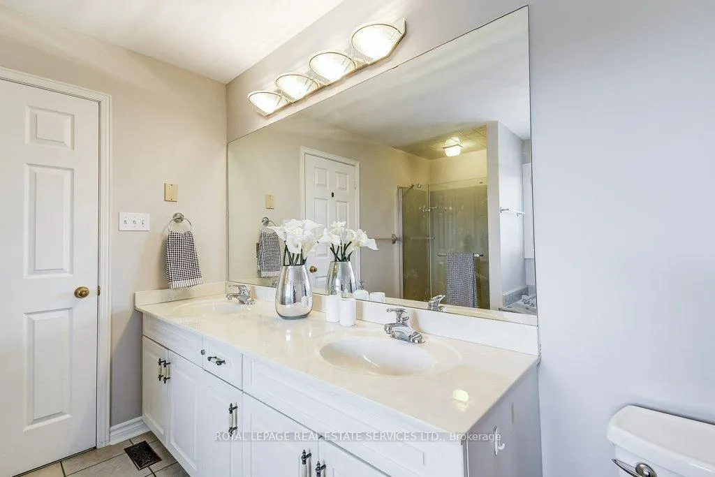 Photo 34 of Unit 14, 2103 Berwick Drive, Burlington, Rose — HOMEH