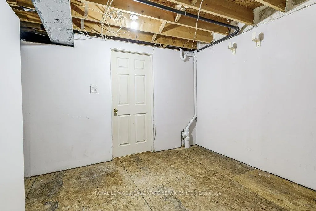Photo 40 of Unit 14, 2103 Berwick Drive, Burlington, Rose — HOMEH