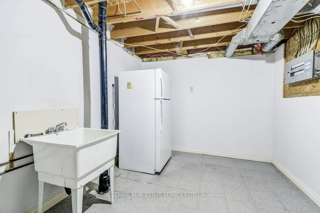 Photo 41 of Unit 14, 2103 Berwick Drive, Burlington, Rose — HOMEH