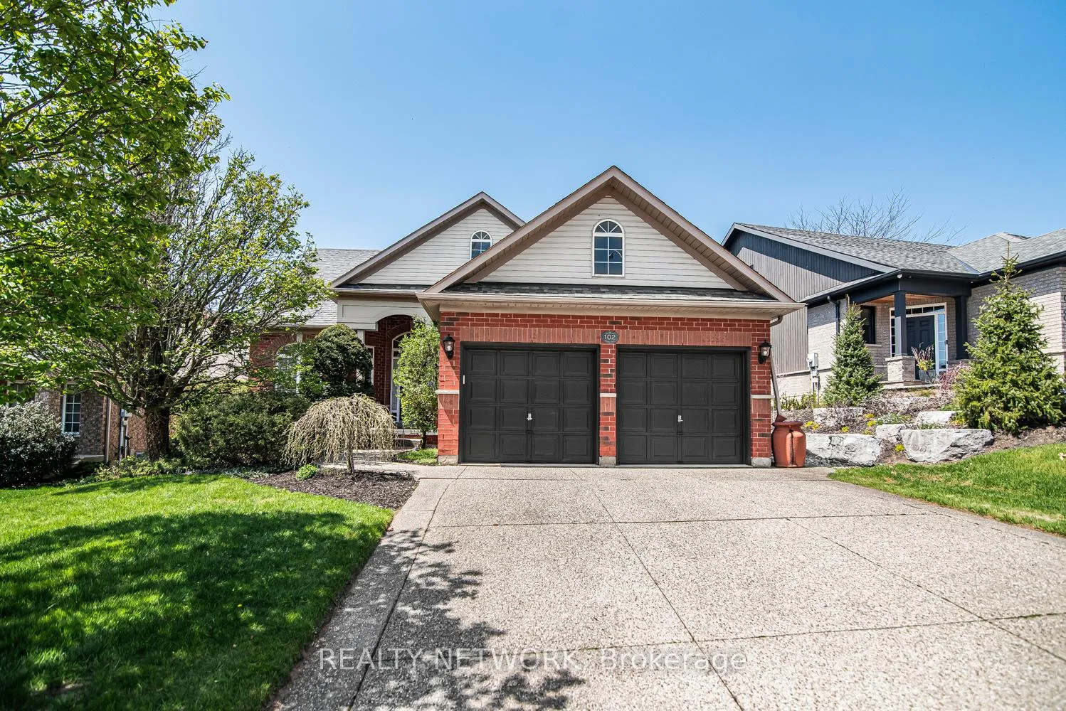 Photo 2 of 102 Moore Crescent, Hamilton, Ancaster — HOMEH